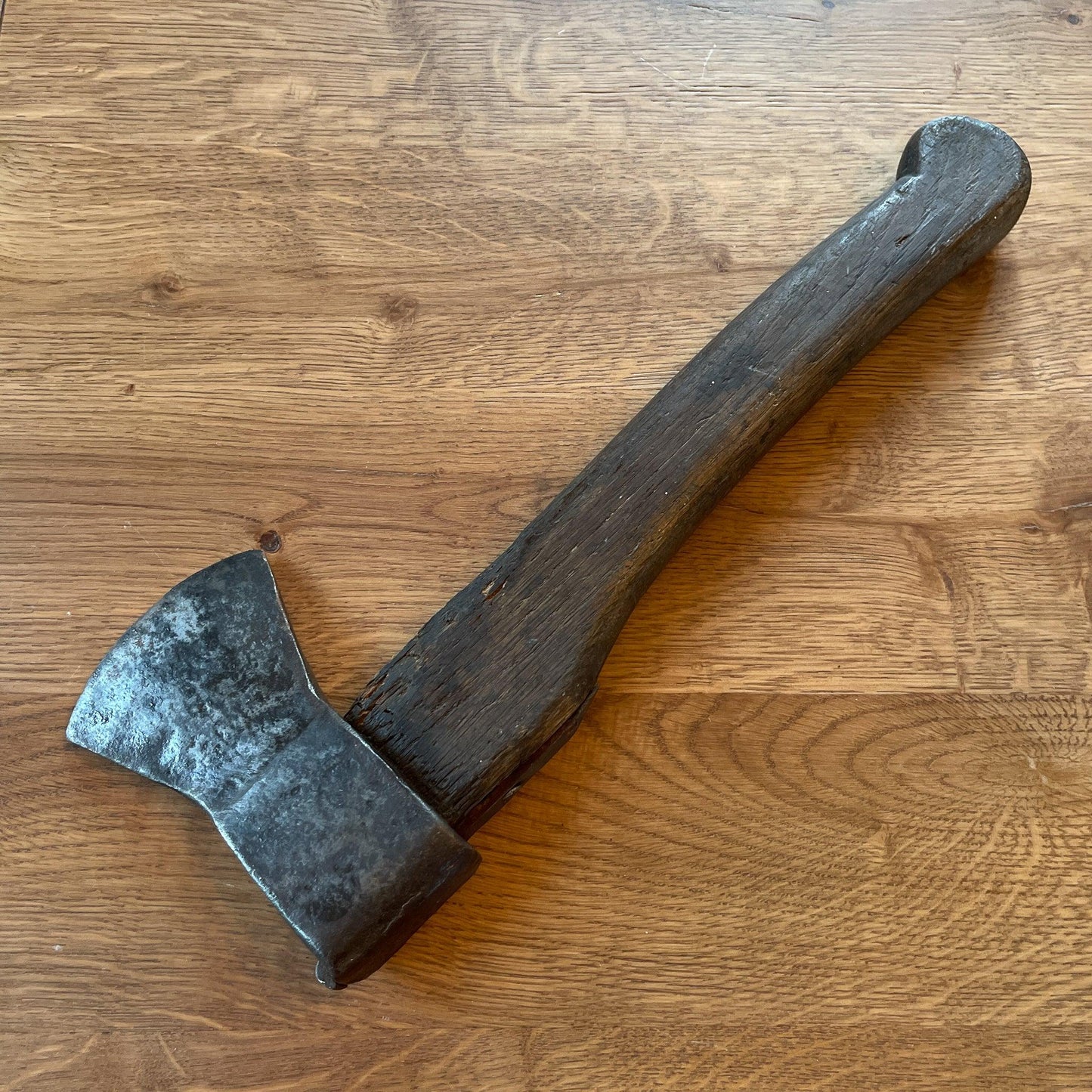 Antieke bijl - Bamestra Curiosa