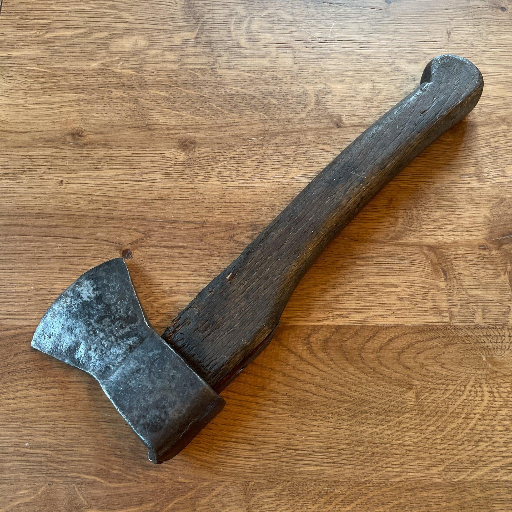 Antieke bijl - Bamestra Curiosa
