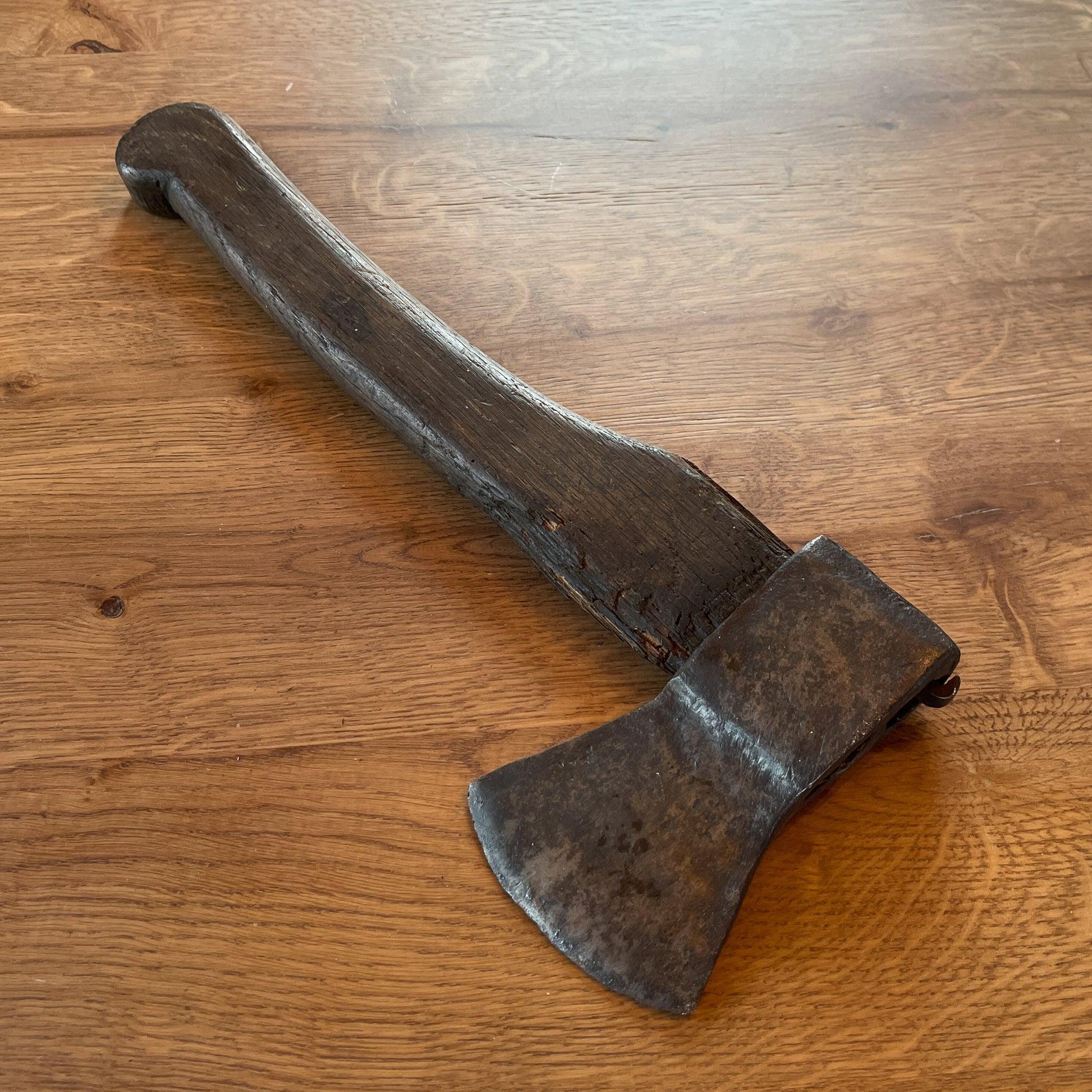 Antieke bijl - Bamestra Curiosa