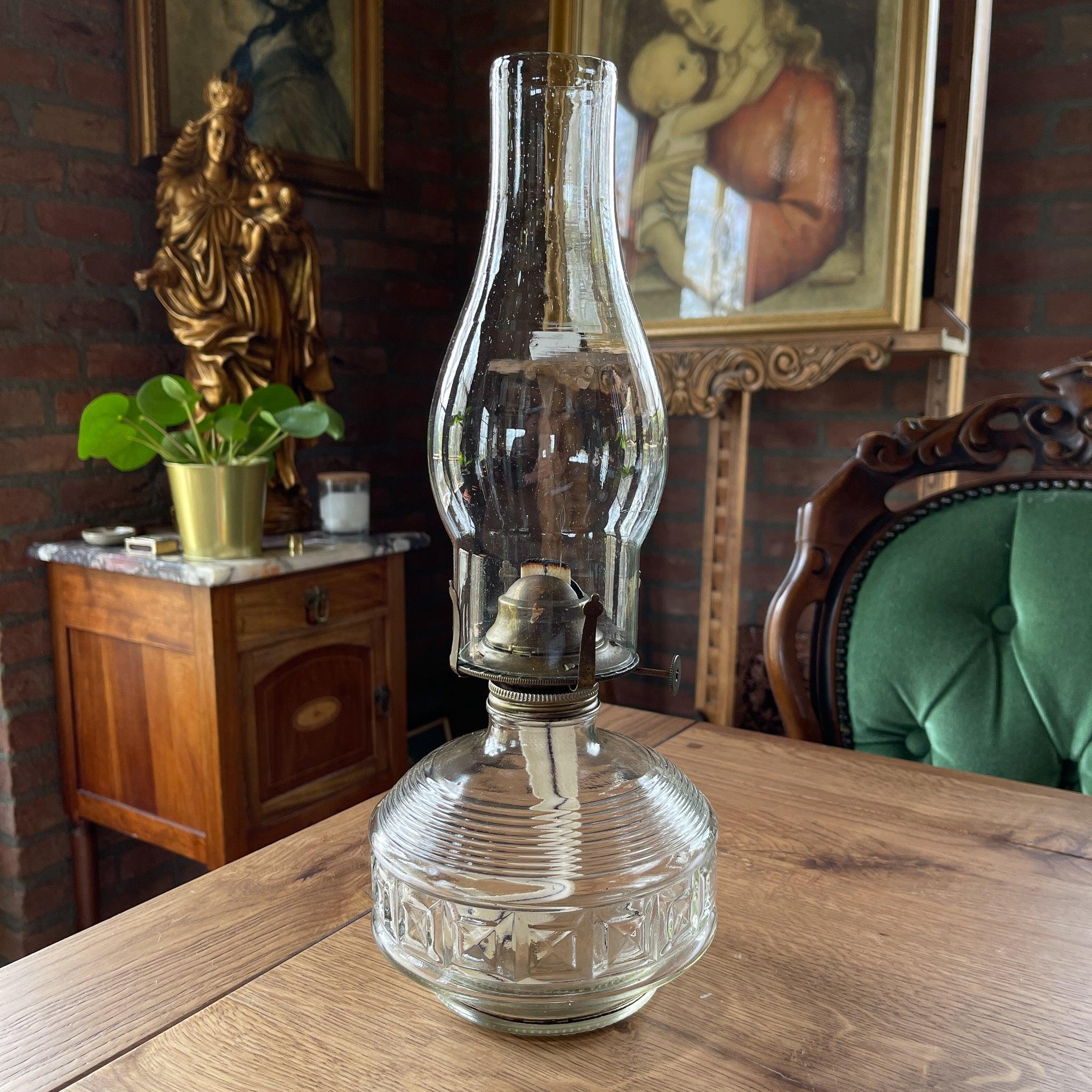 Antieke glazen olielamp - Bamestra Curiosa