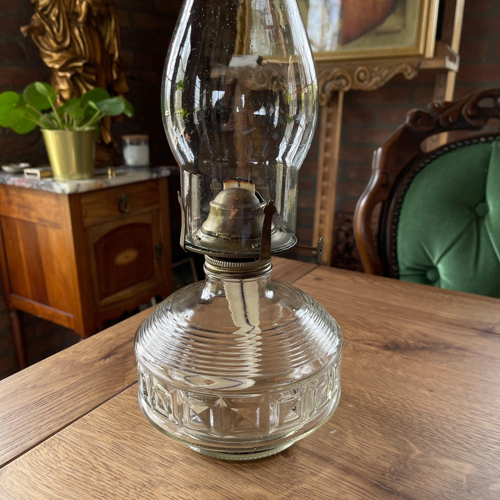 Antieke glazen olielamp - Bamestra Curiosa