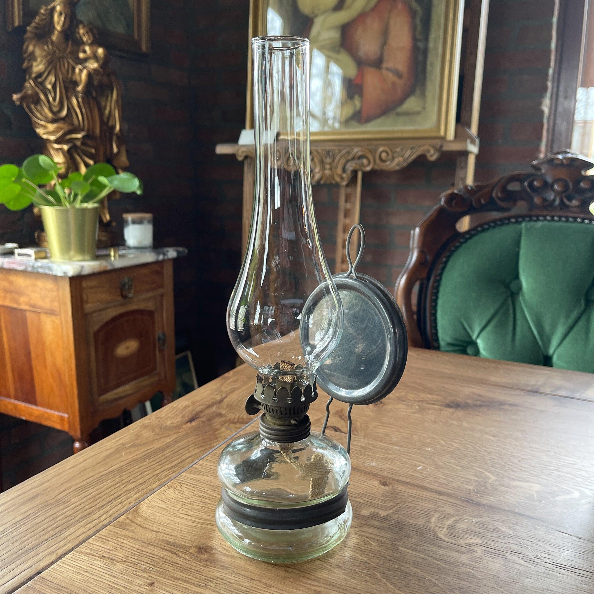 Antieke glazen olielamp - Bamestra Curiosa