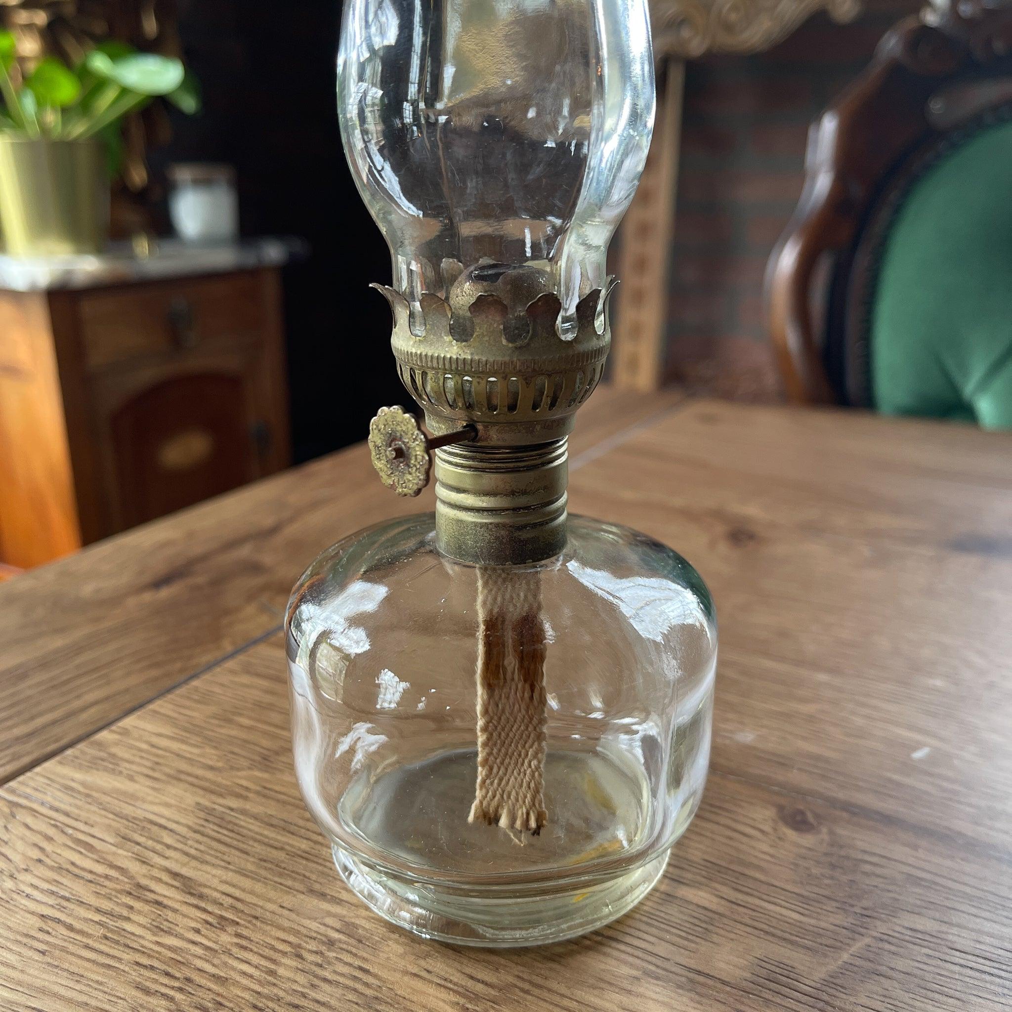 Antieke glazen olielamp - Bamestra Curiosa