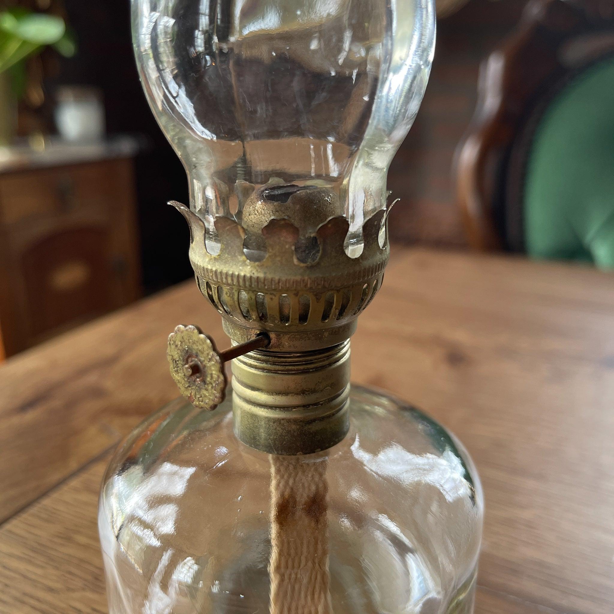 Antieke glazen olielamp - Bamestra Curiosa