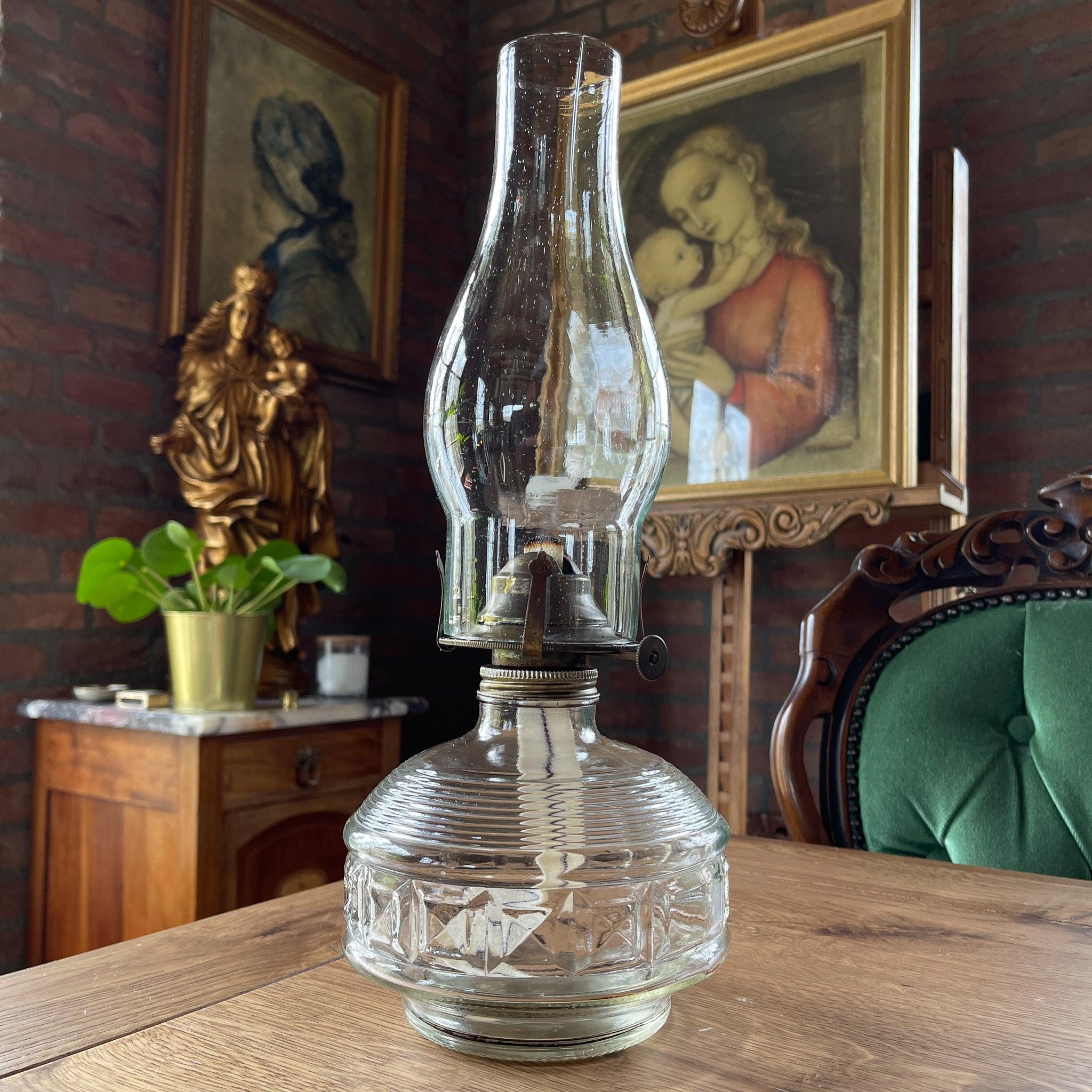 Antieke glazen olielamp - Bamestra Curiosa