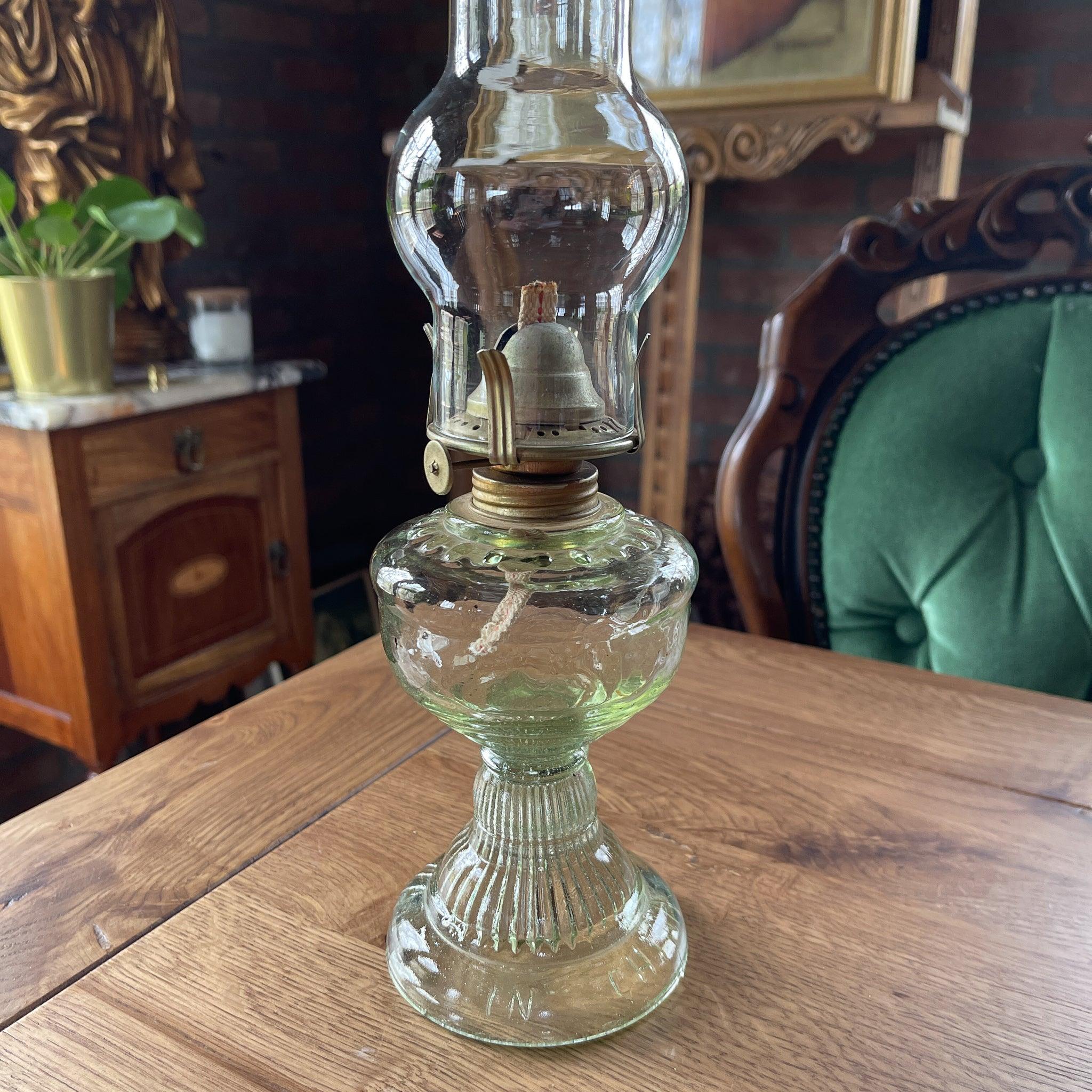 Antieke glazen olielamp - Bamestra Curiosa