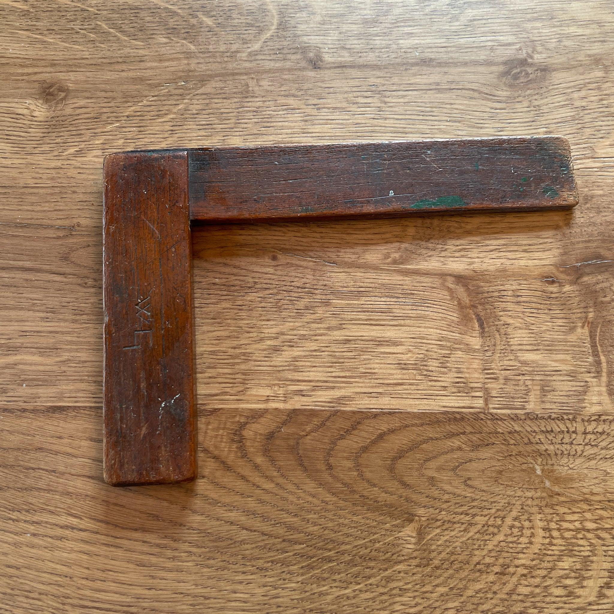 Antieke haakse hoek van hout - The Collectionist