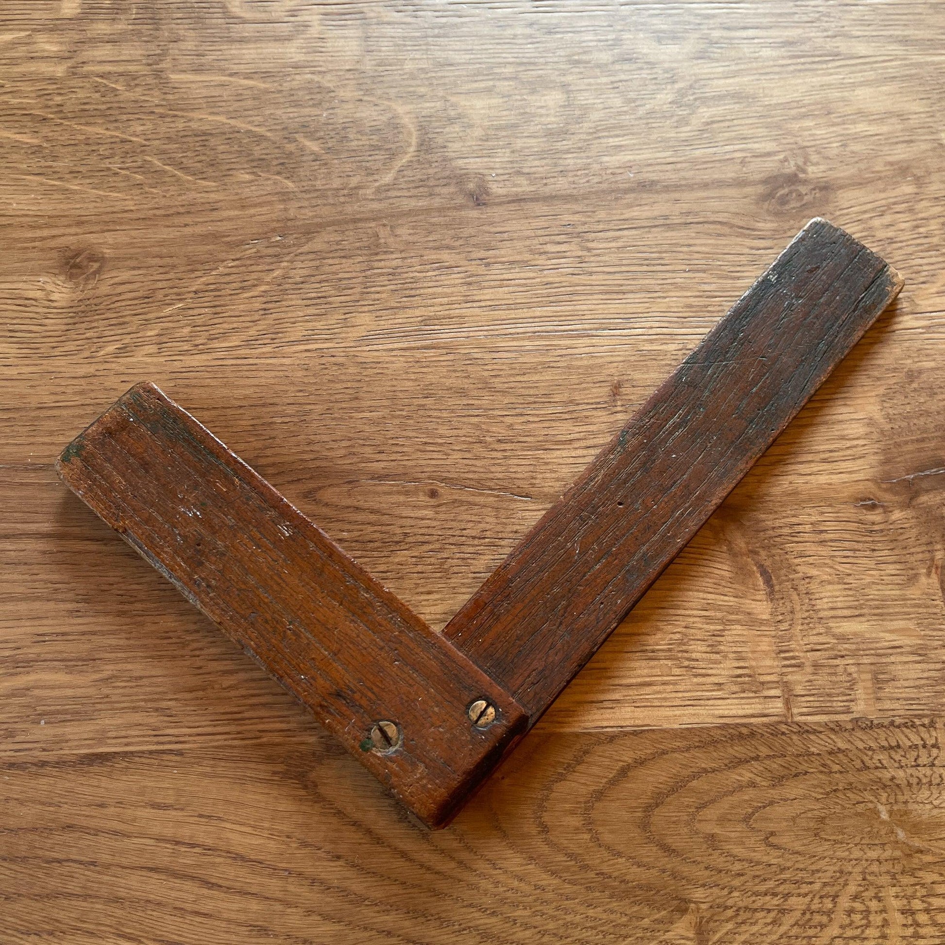 Antieke haakse hoek van hout - Bamestra Curiosa