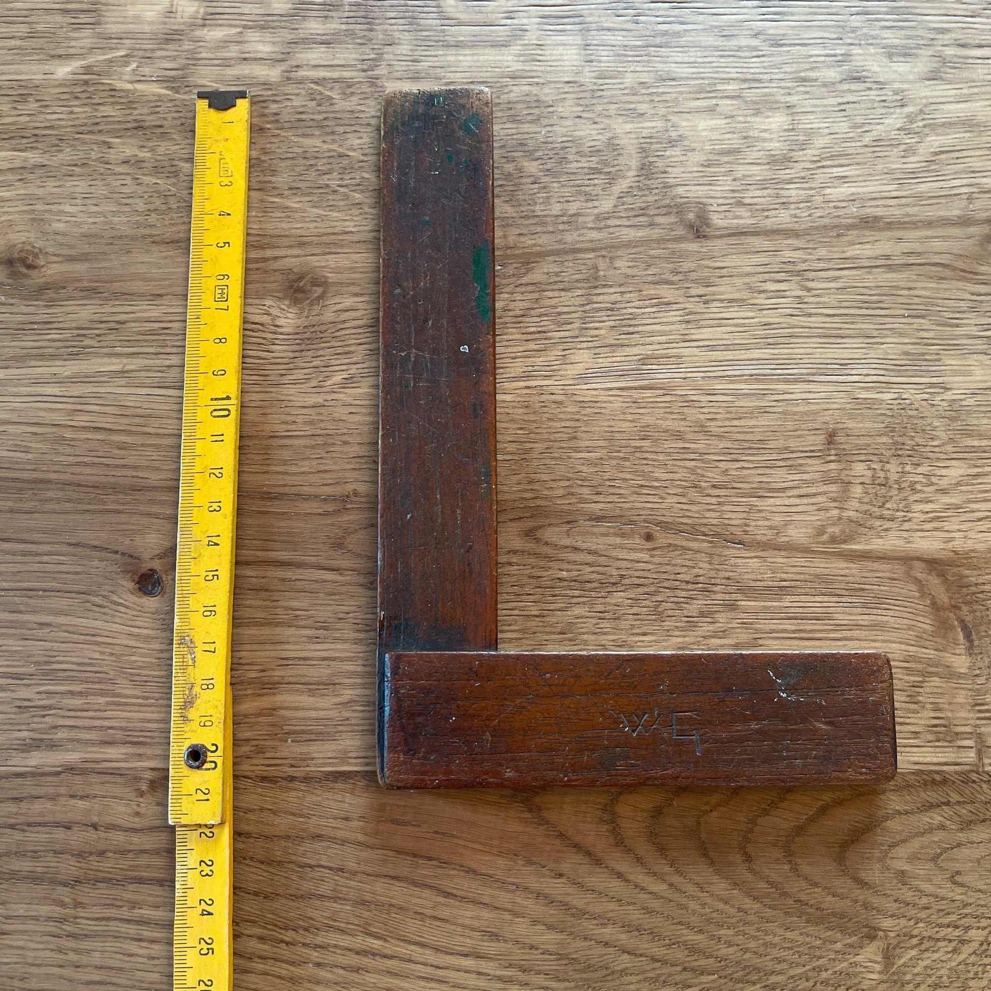 Antieke haakse hoek van hout - Bamestra Curiosa