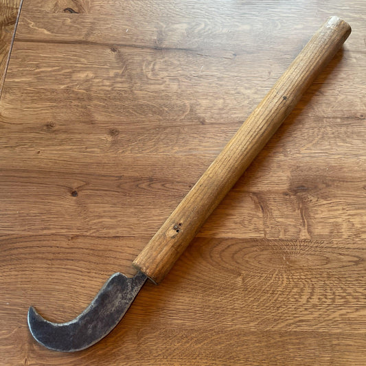 Antieke hakmes met lange steel - Bamestra Curiosa