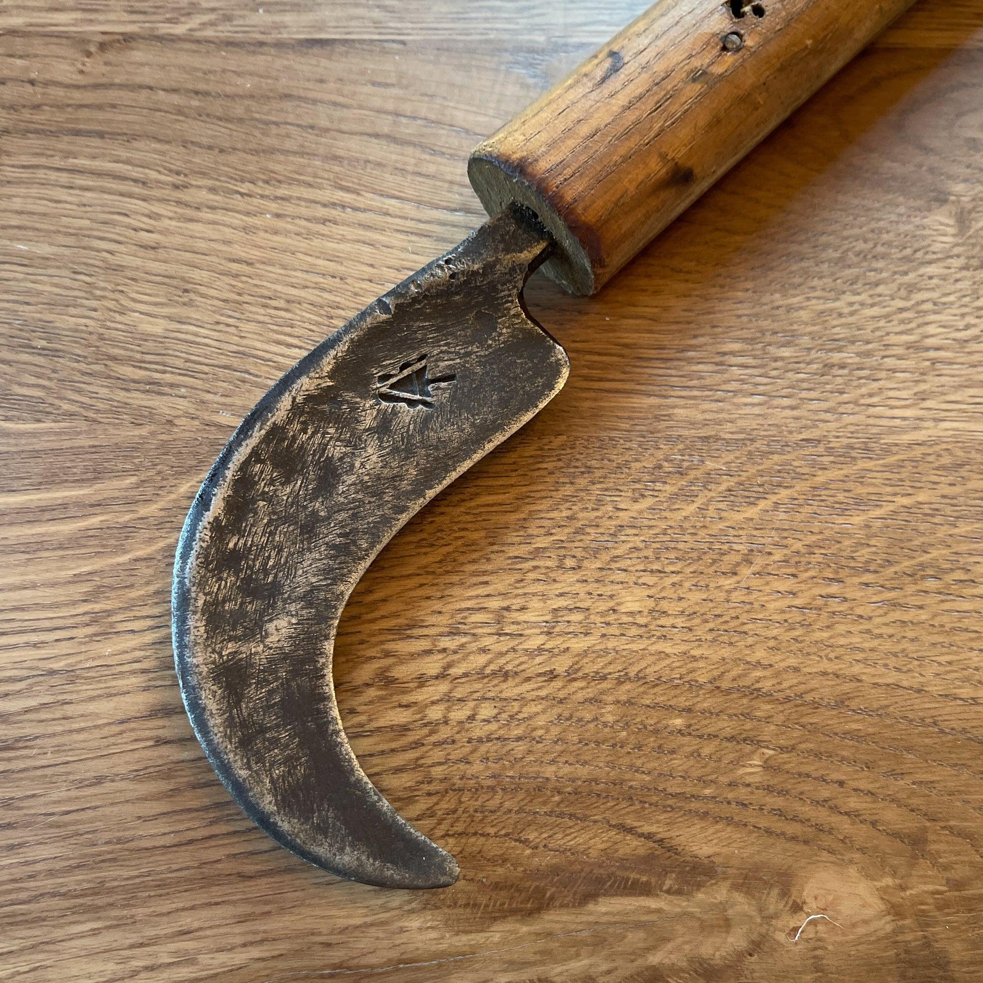 Antieke hakmes met lange steel - Bamestra Curiosa