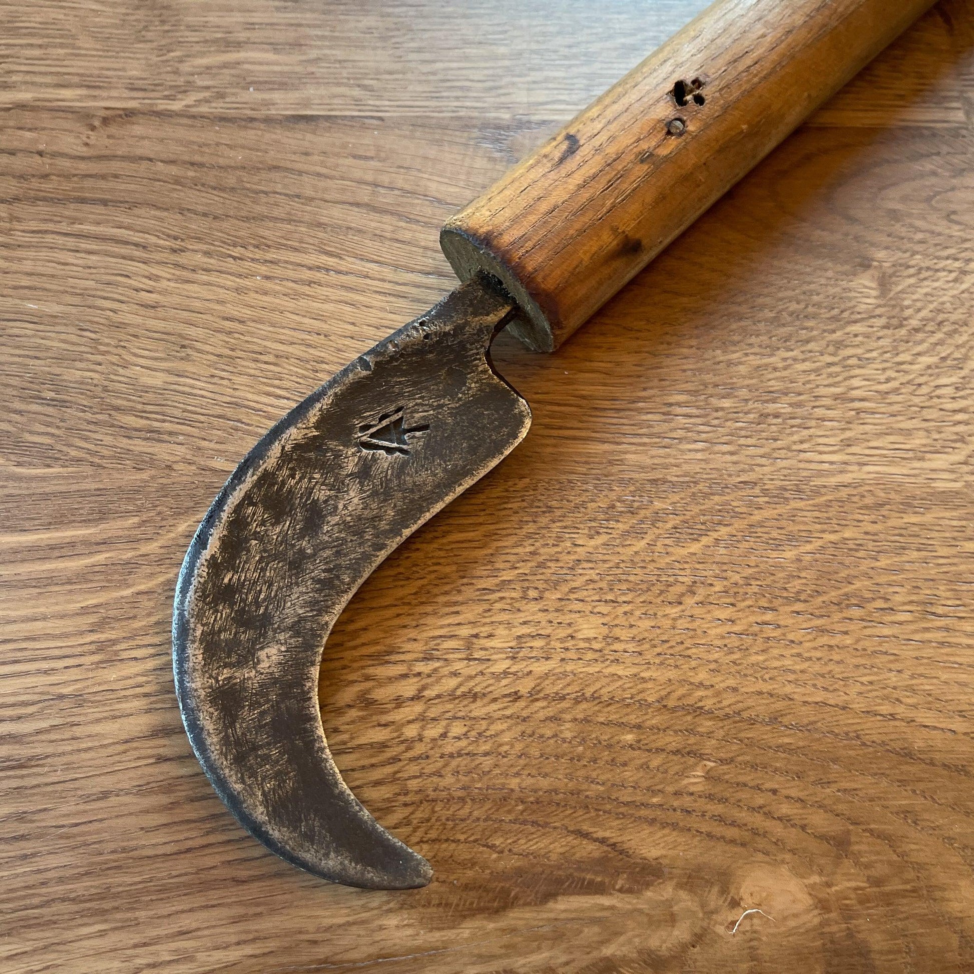 Antieke hakmes met lange steel - Bamestra Curiosa