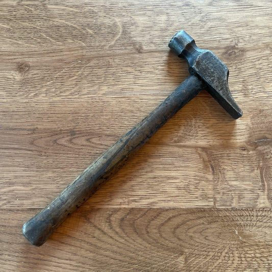 Antieke hamer - Bamestra Curiosa