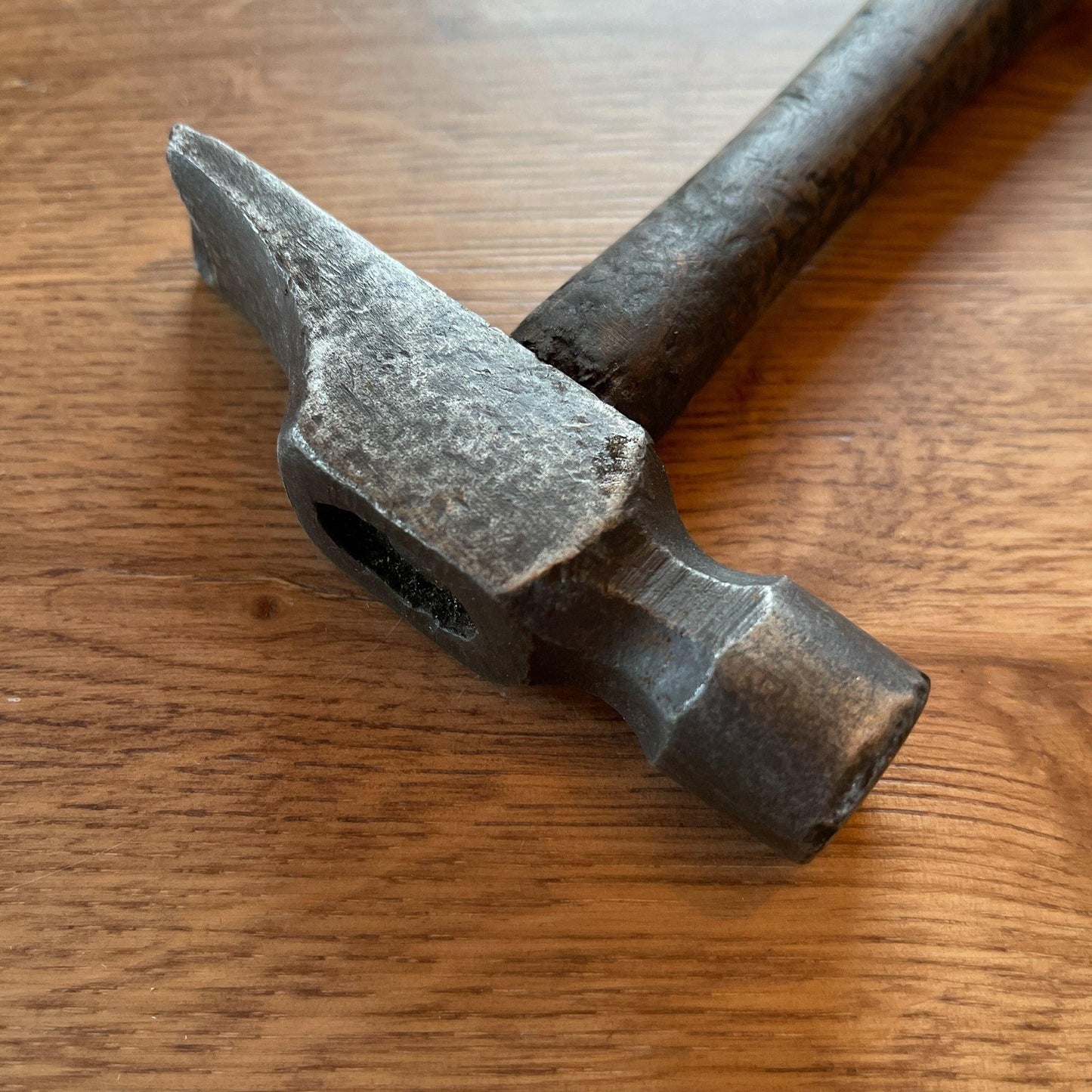 Antieke hamer - Bamestra Curiosa