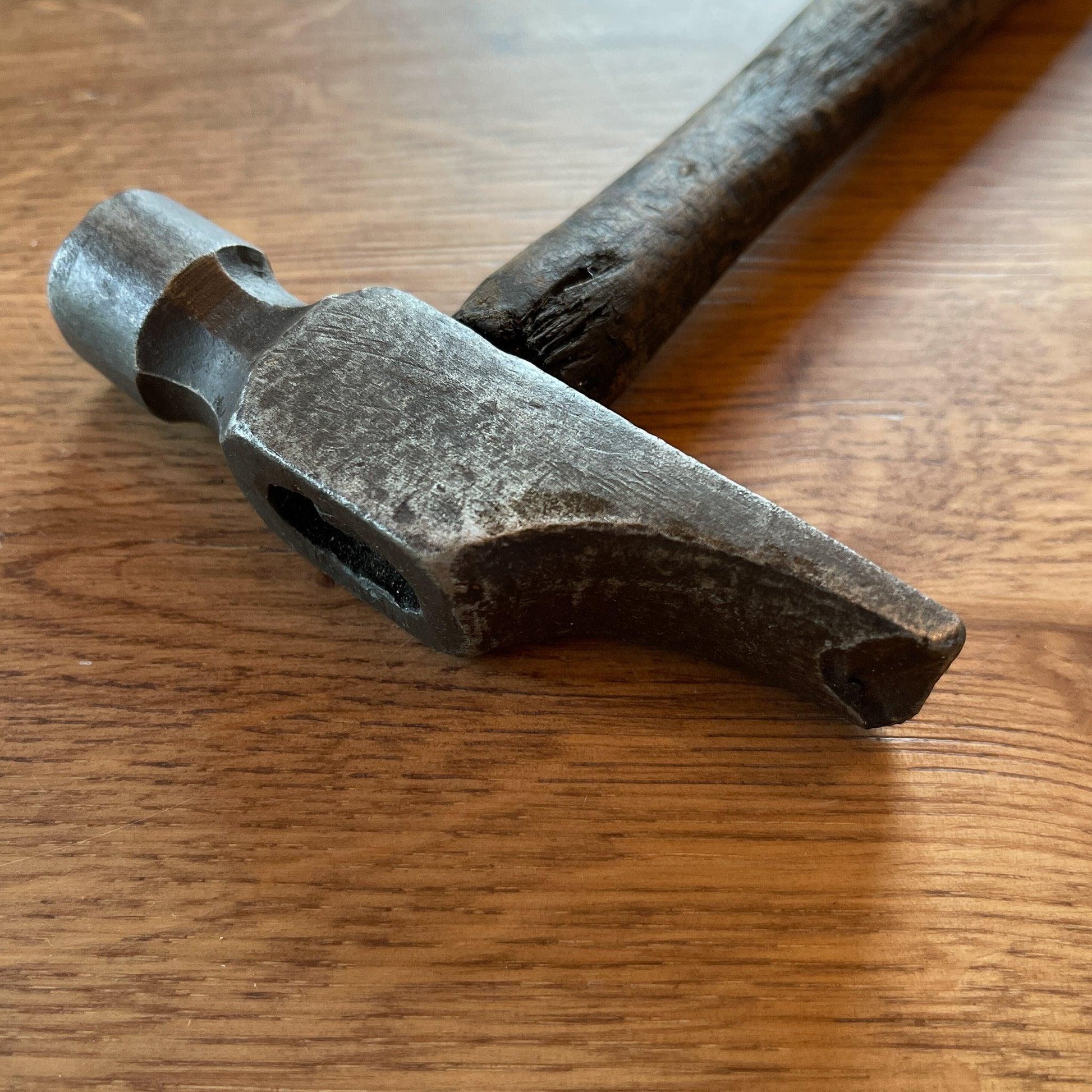 Antieke hamer - Bamestra Curiosa