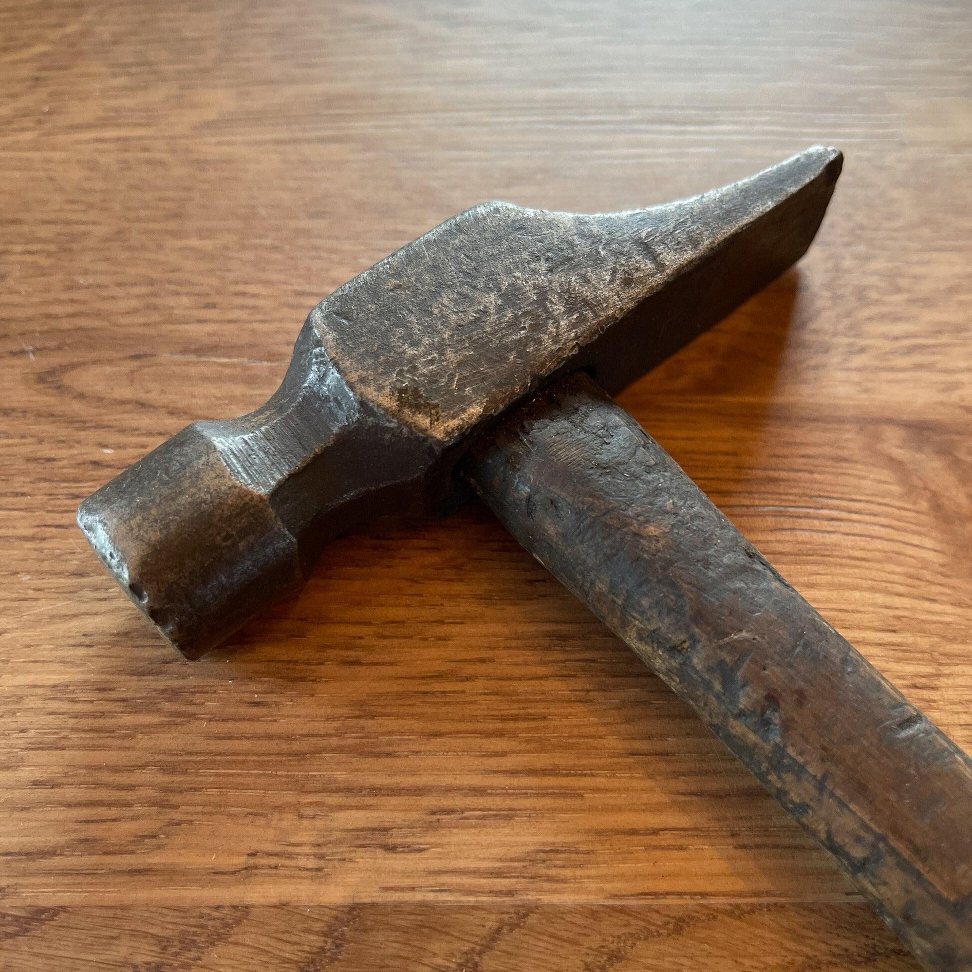 Antieke hamer - Bamestra Curiosa