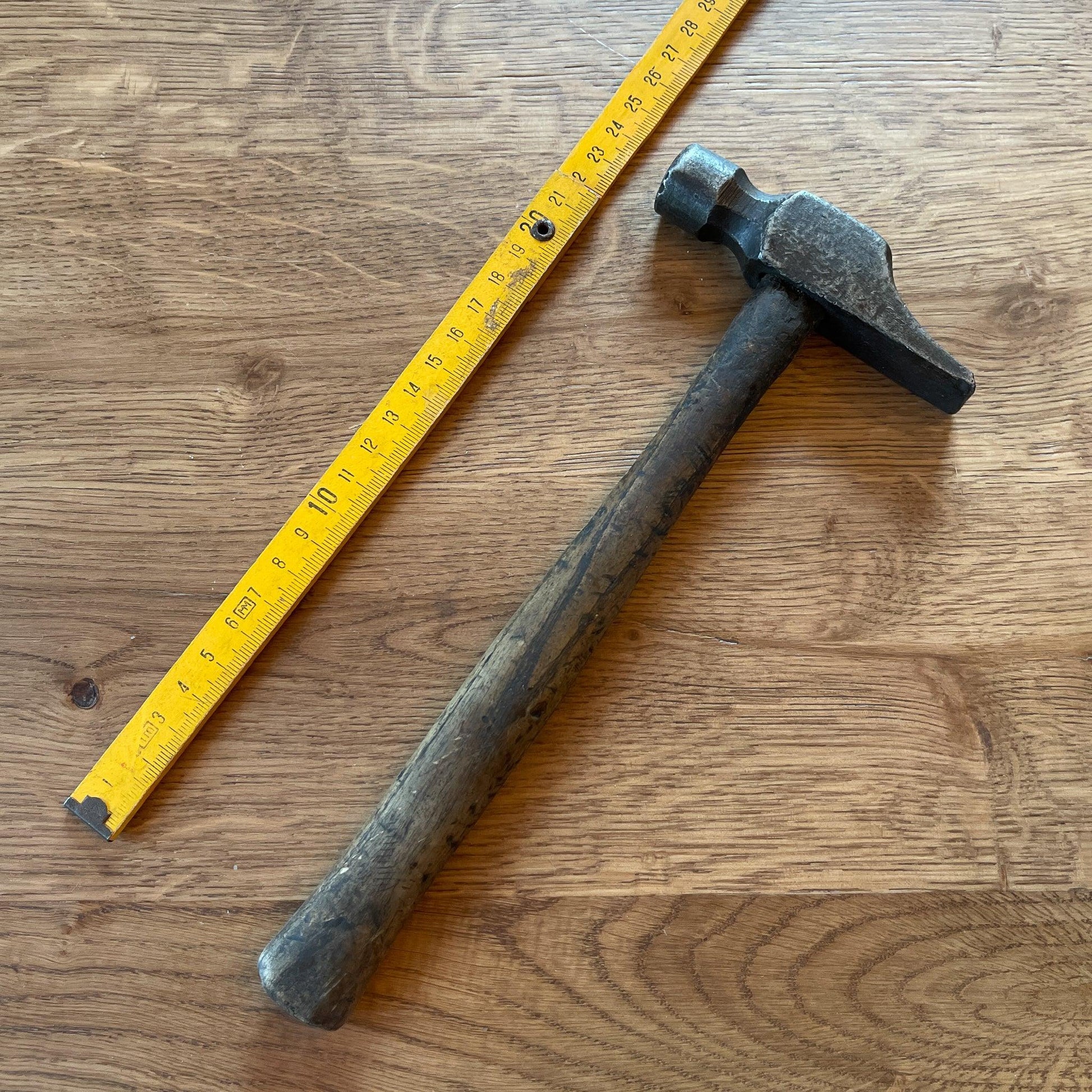 Antieke hamer - Bamestra Curiosa