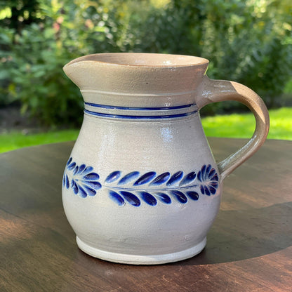 Antieke Keulse aardewerk schenkkannetje / vaasje - Bamestra Curiosa