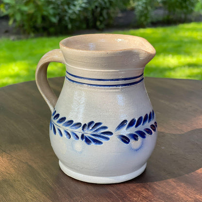 Antieke Keulse aardewerk schenkkannetje / vaasje - Bamestra Curiosa