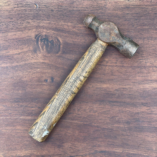 Antieke kleine hamer - Bamestra Curiosa