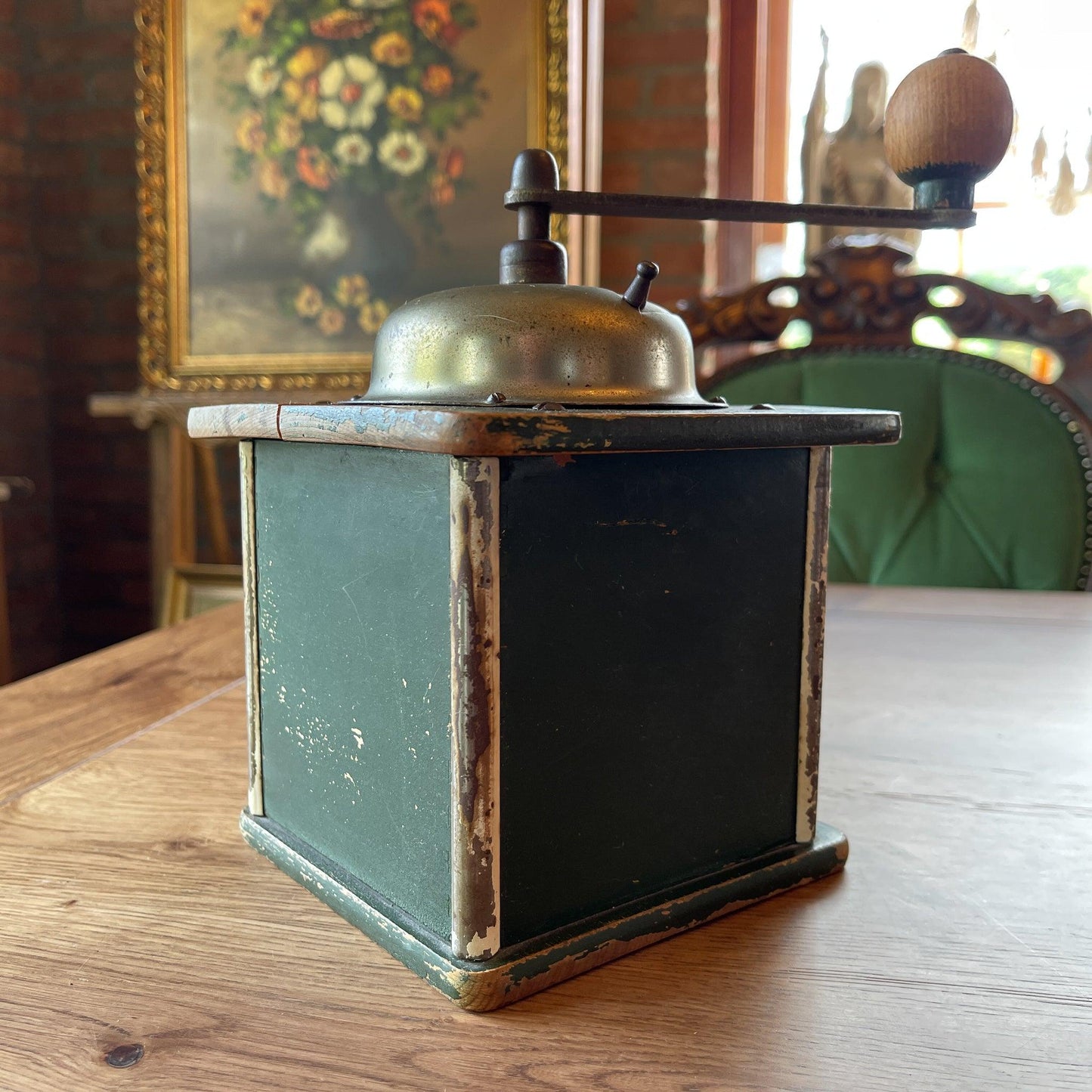 Antieke koffiemolen - Bamestra Curiosa