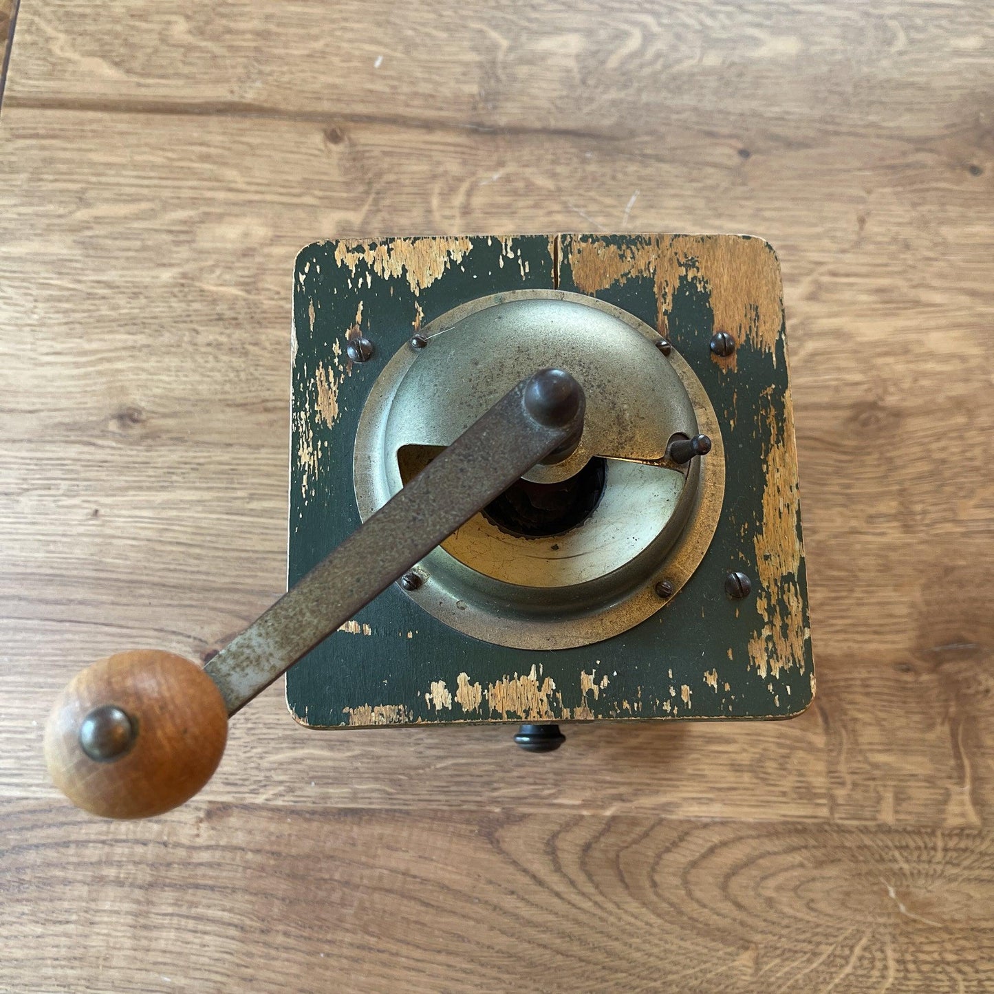 Antieke koffiemolen - Bamestra Curiosa