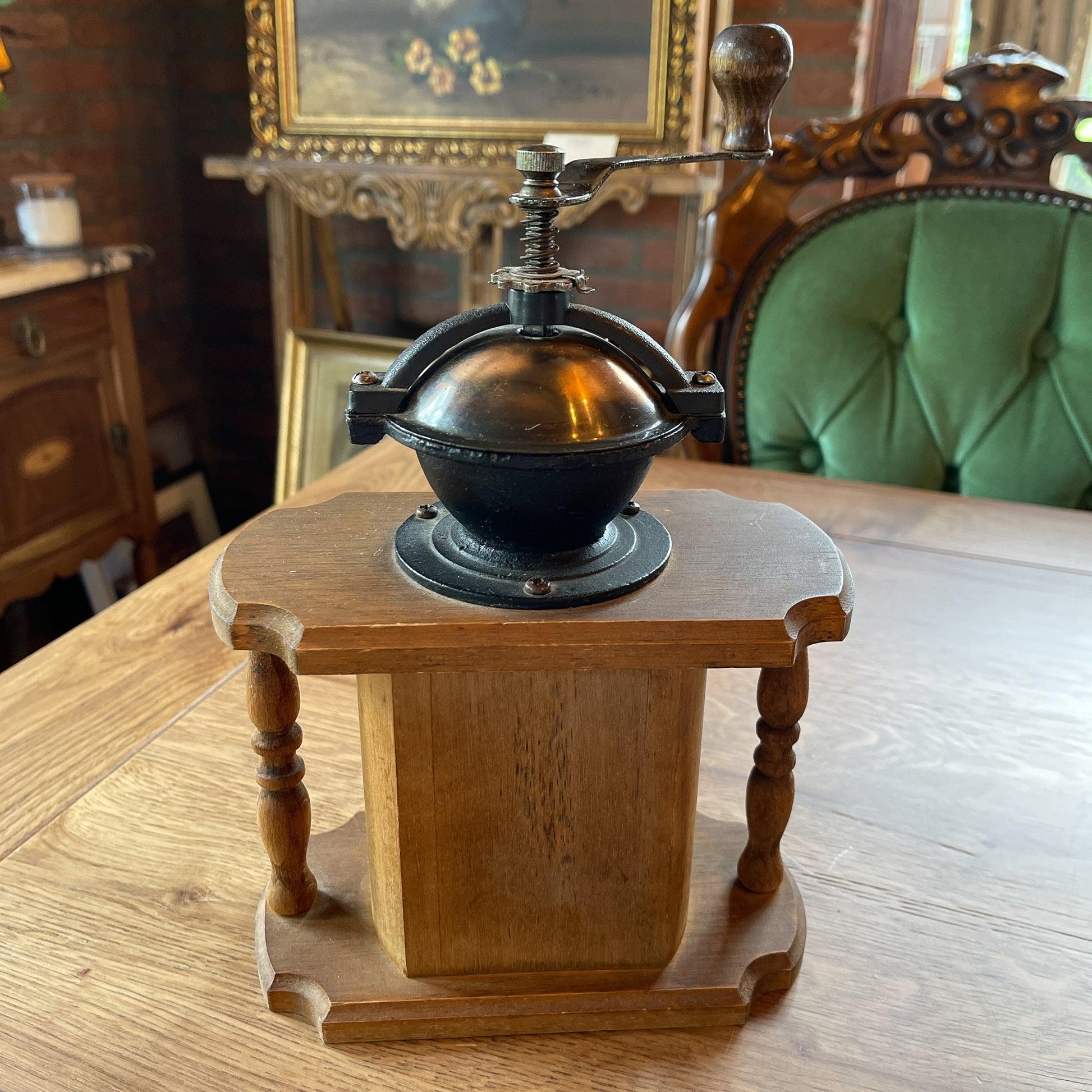 Antieke koffiemolen - Bamestra Curiosa