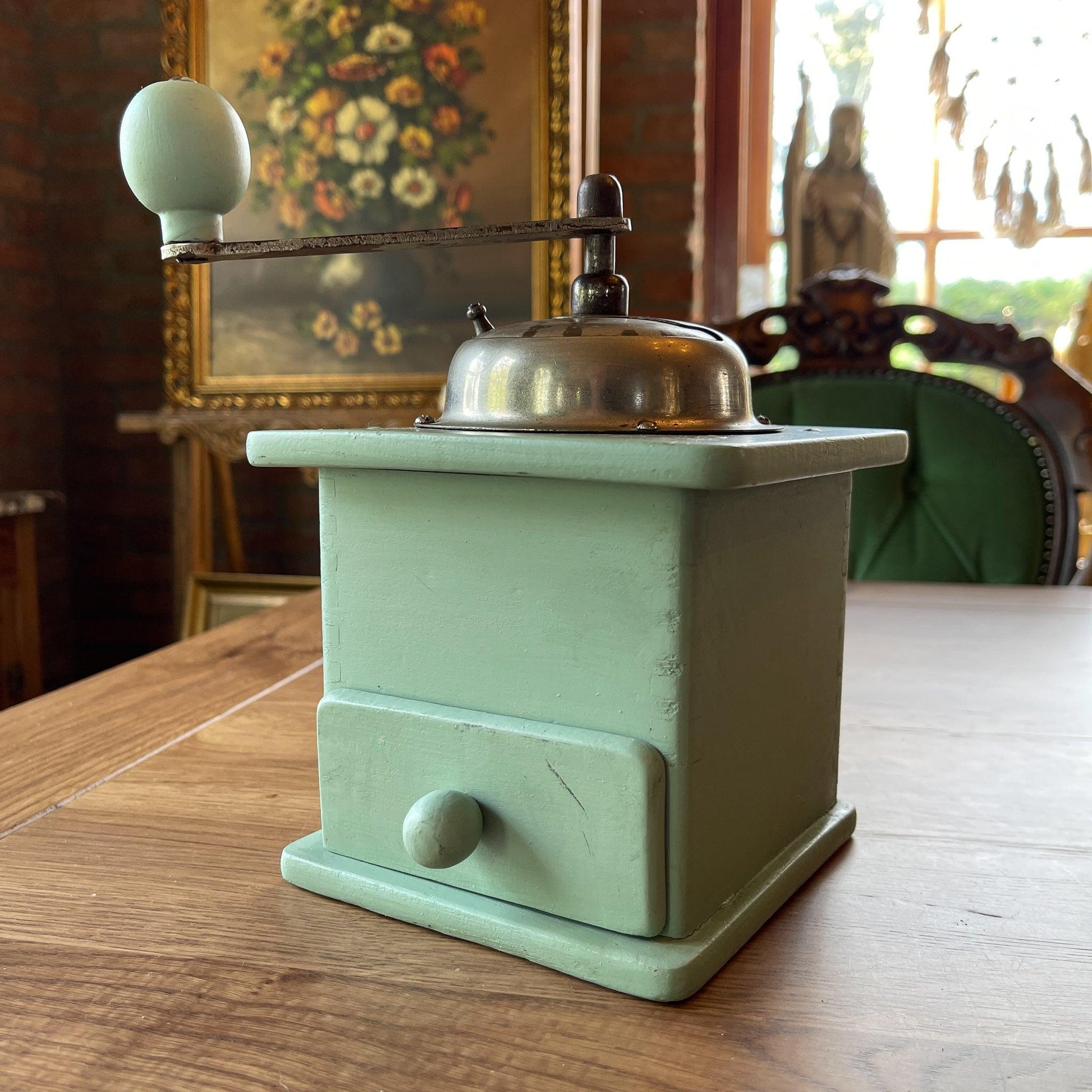 Antieke koffiemolen - Bamestra Curiosa