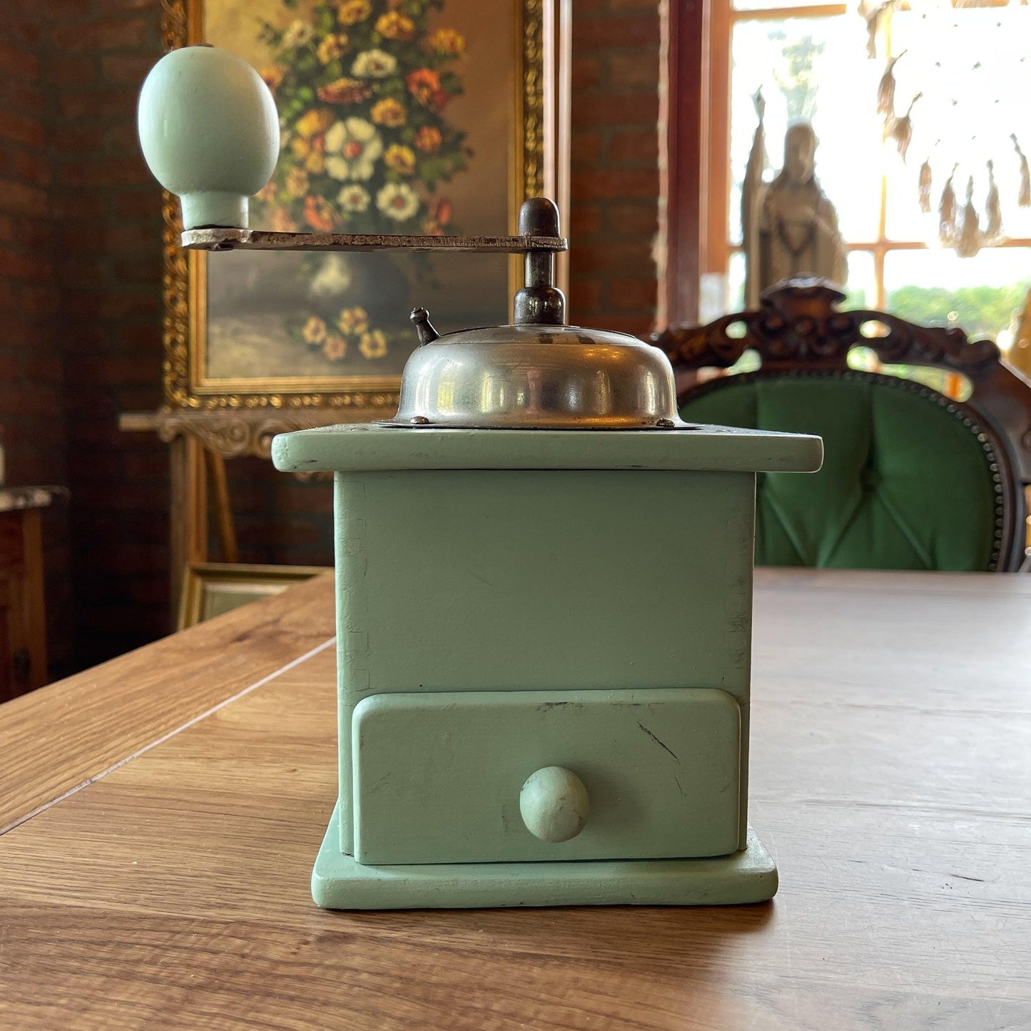 Antieke koffiemolen - Bamestra Curiosa