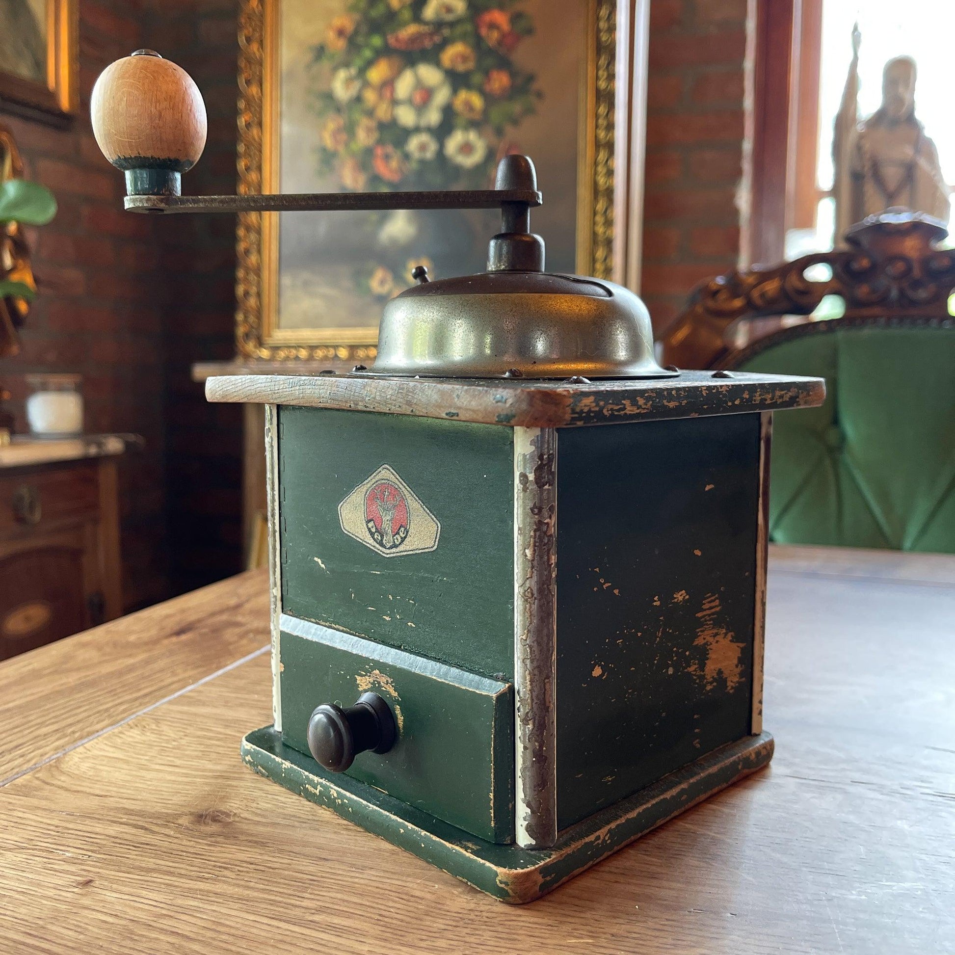 Antieke koffiemolen - Bamestra Curiosa