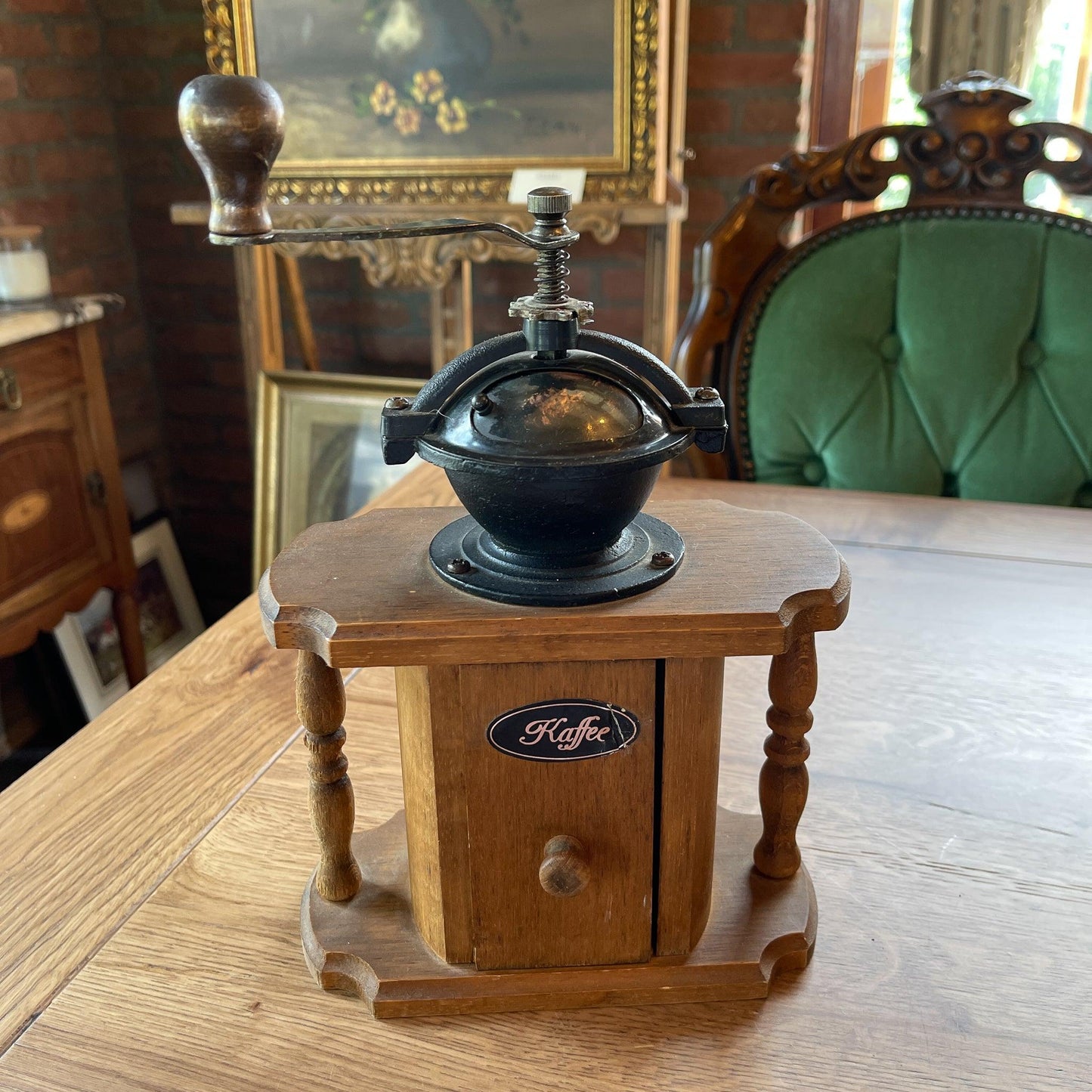 Antieke koffiemolen - Bamestra Curiosa