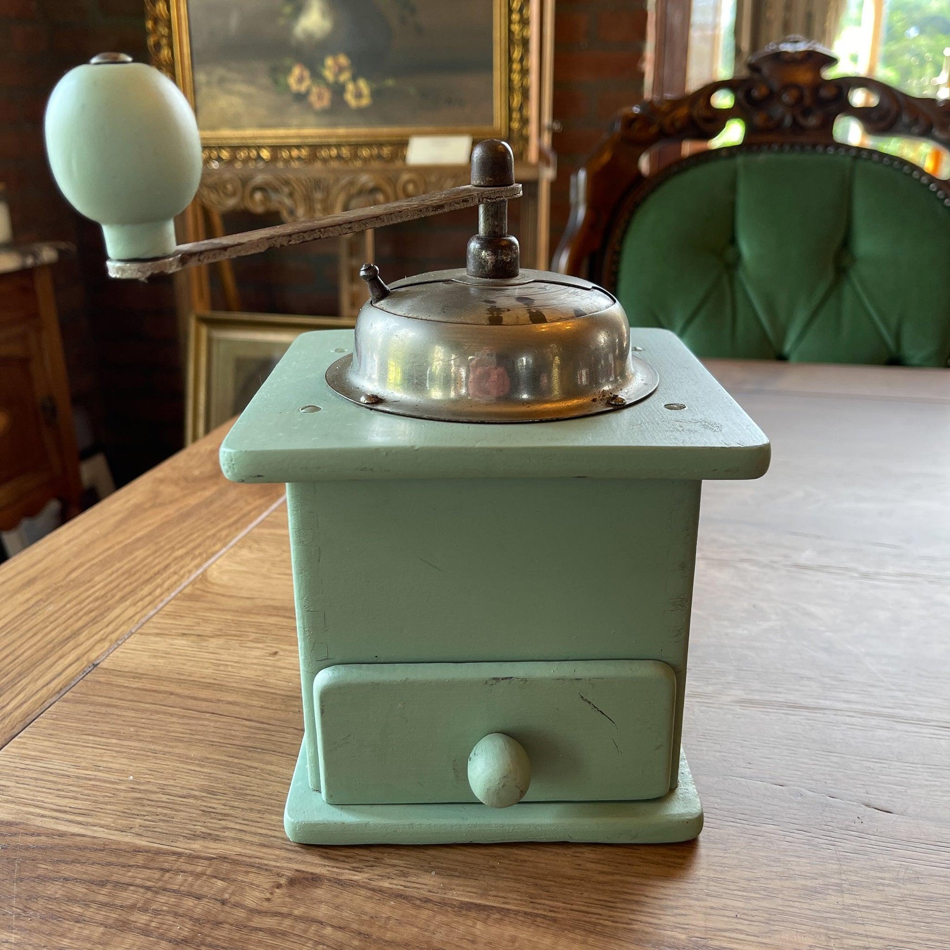 Antieke koffiemolen - Bamestra Curiosa