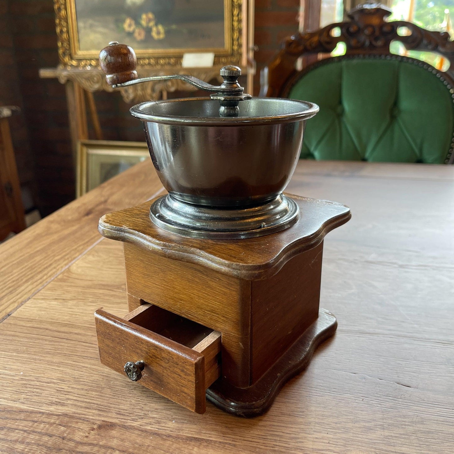 Antieke koffiemolen - Bamestra Curiosa