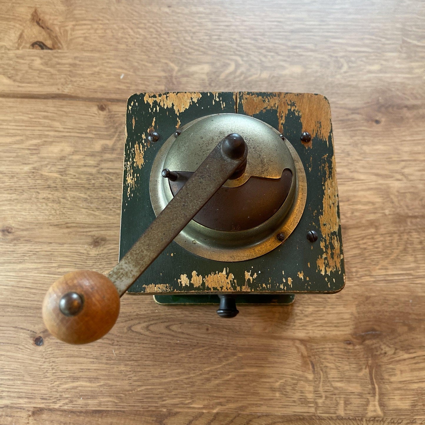 Antieke koffiemolen - Bamestra Curiosa