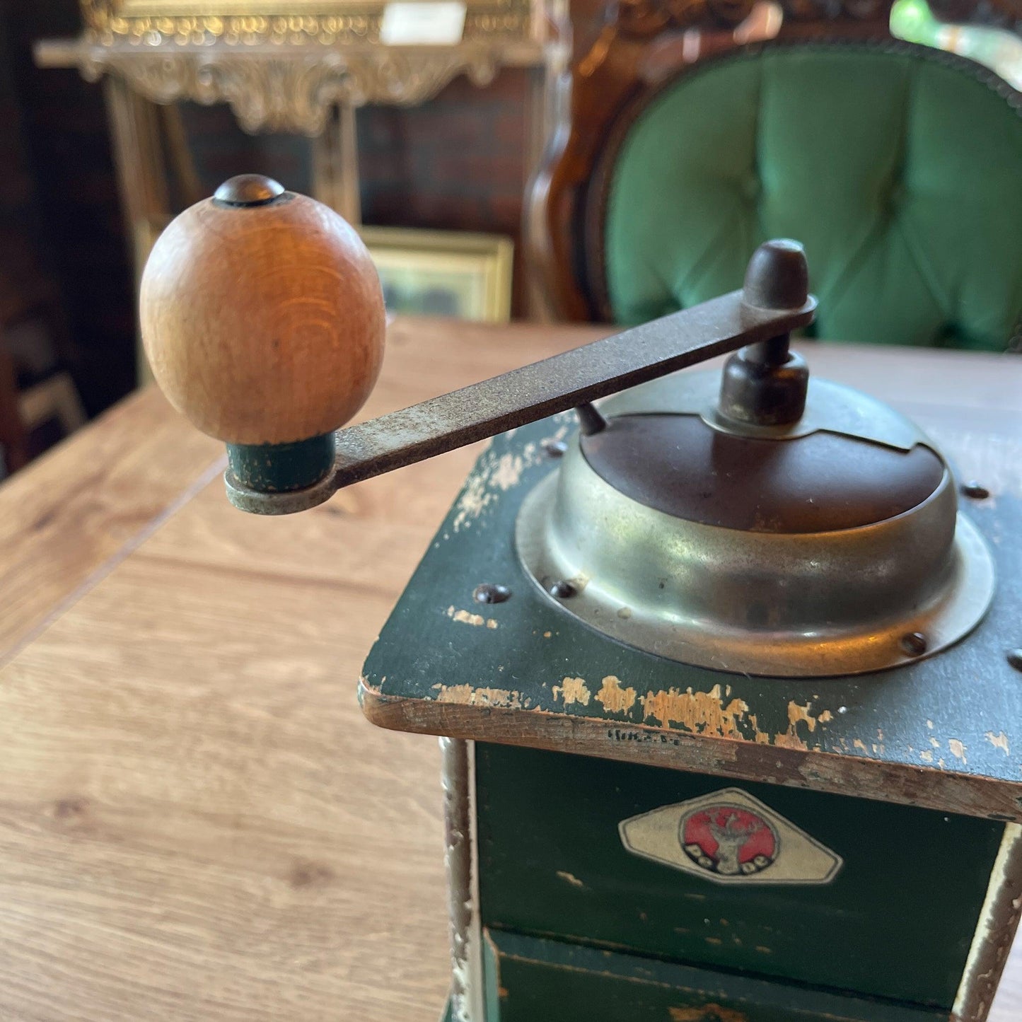 Antieke koffiemolen - Bamestra Curiosa