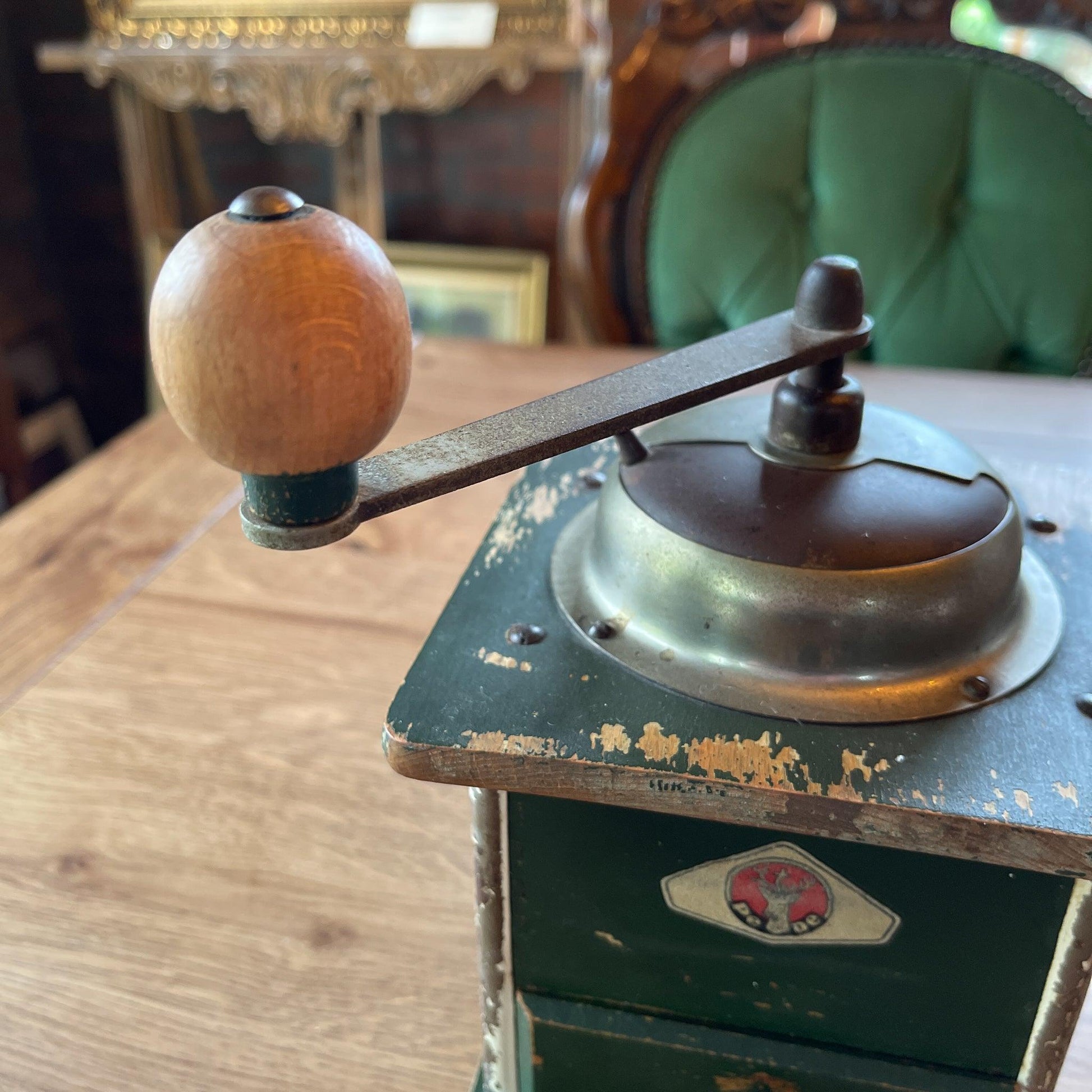 Antieke koffiemolen - Bamestra Curiosa