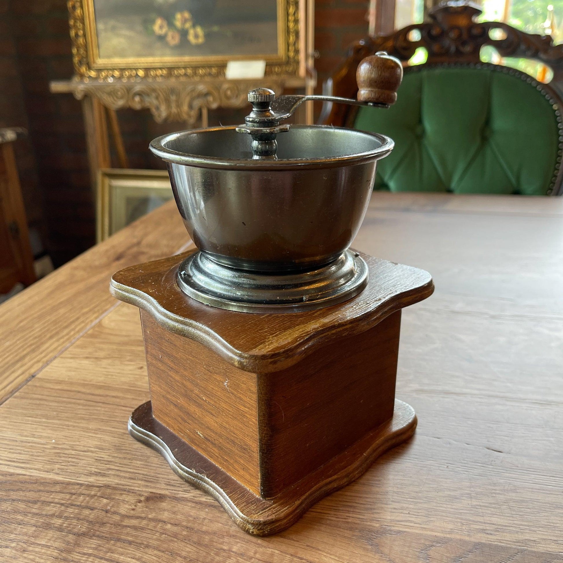 Antieke koffiemolen - Bamestra Curiosa