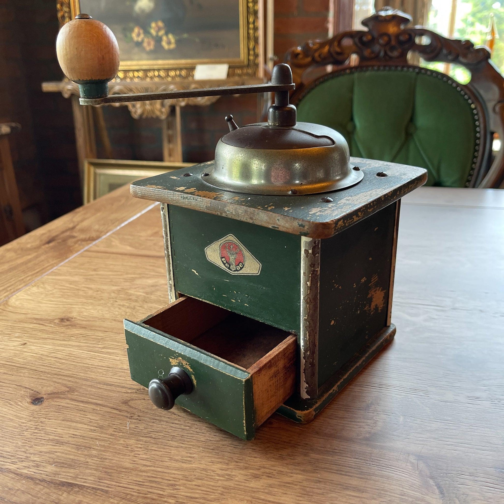 Antieke koffiemolen - Bamestra Curiosa