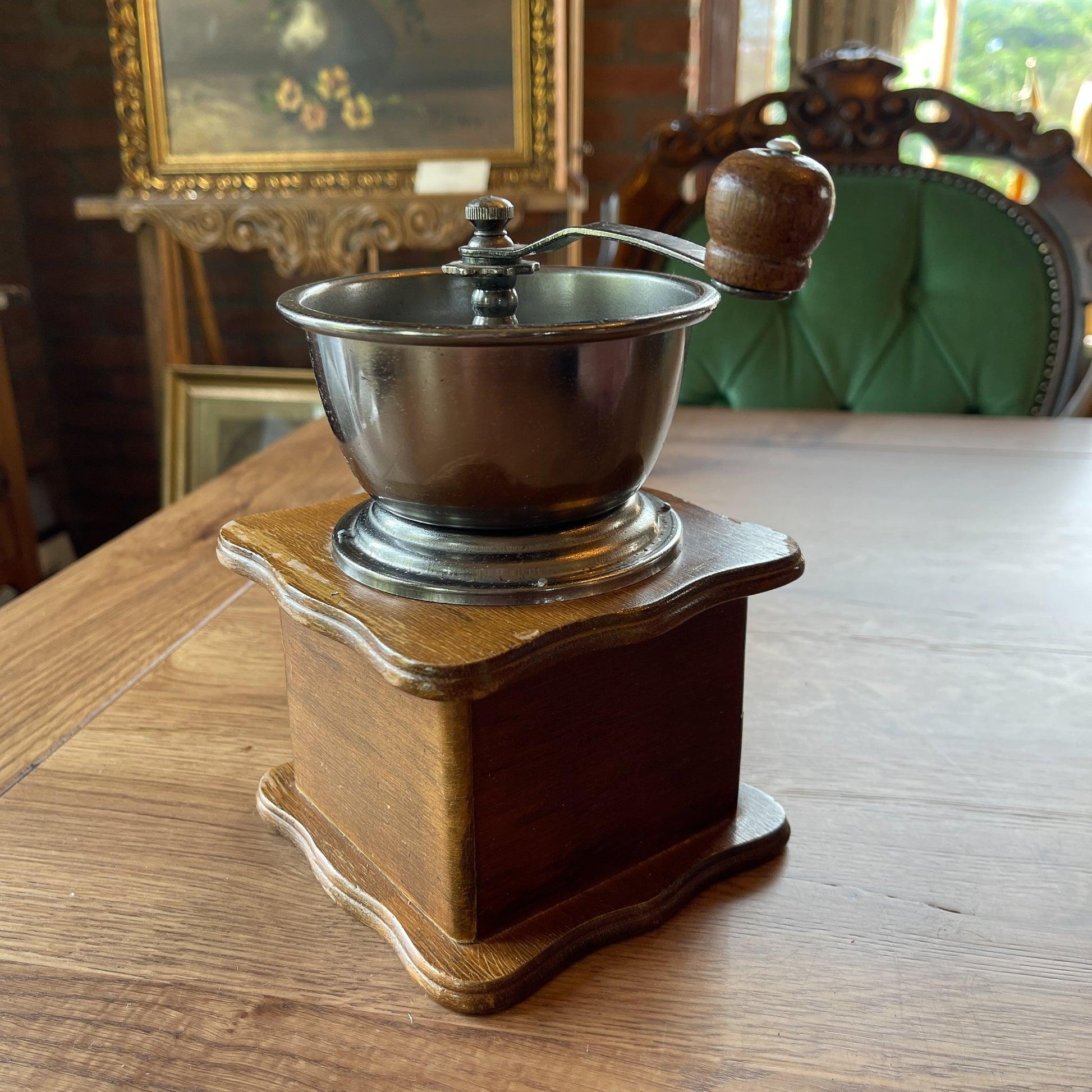 Antieke koffiemolen - Bamestra Curiosa