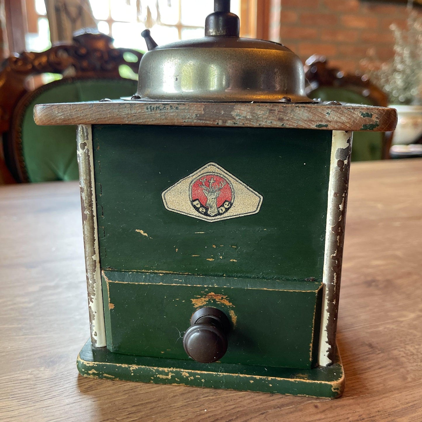 Antieke koffiemolen - Bamestra Curiosa