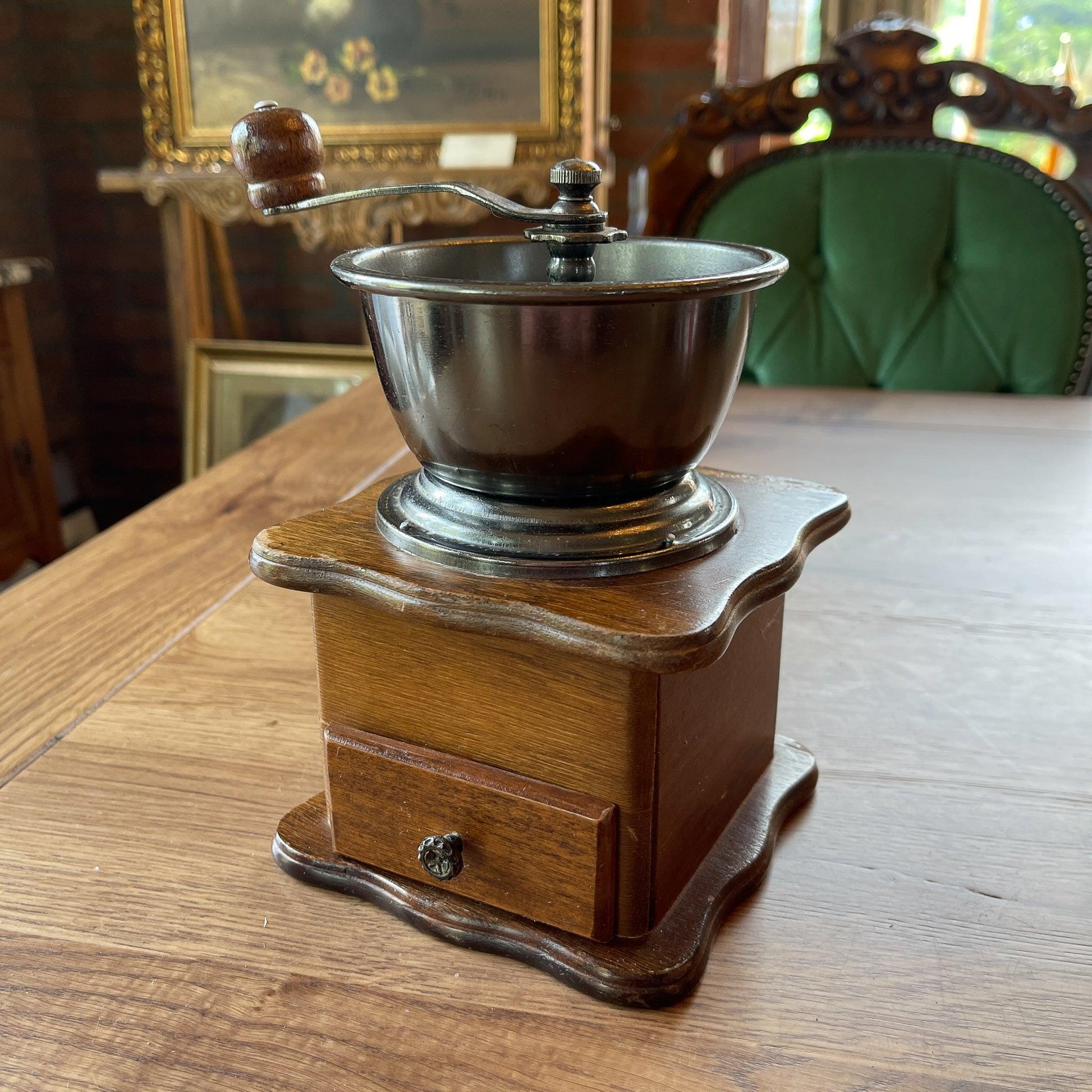 Antieke koffiemolen - Bamestra Curiosa