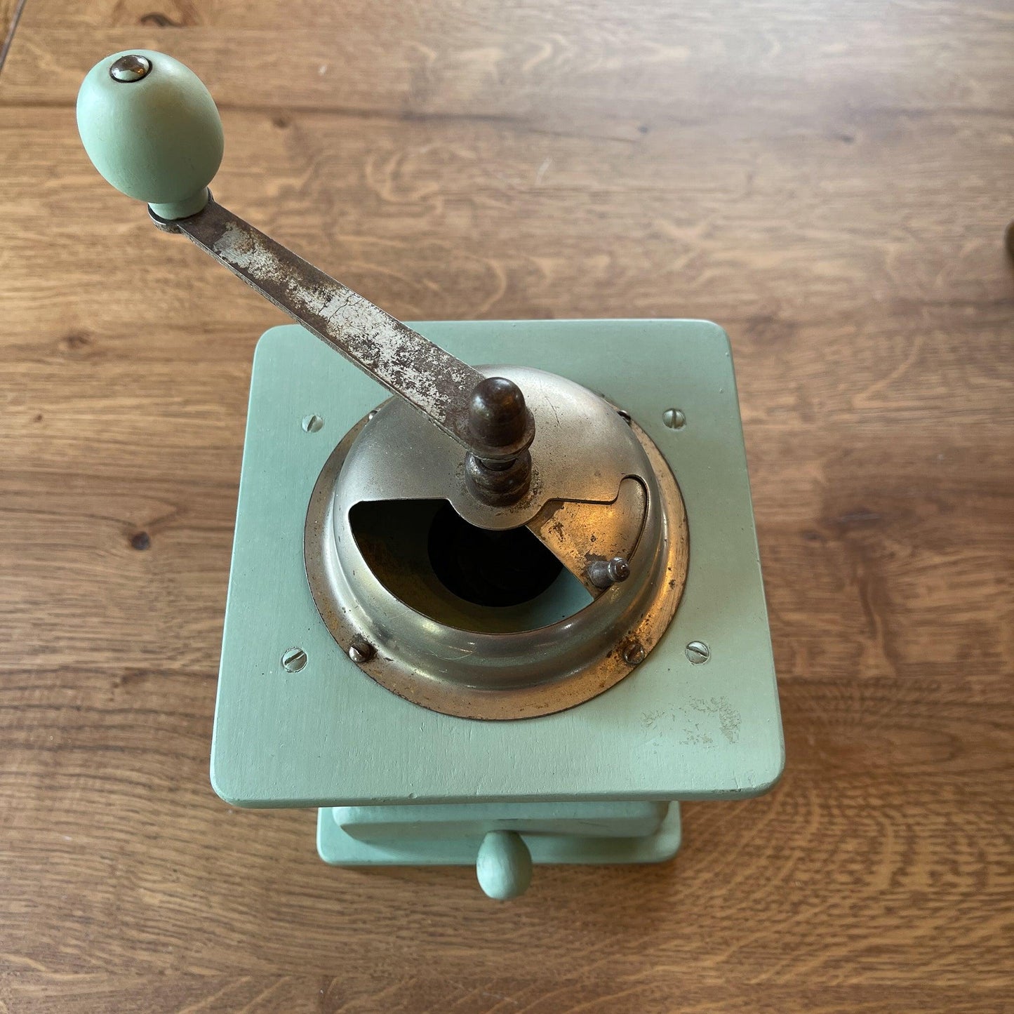 Antieke koffiemolen - Bamestra Curiosa