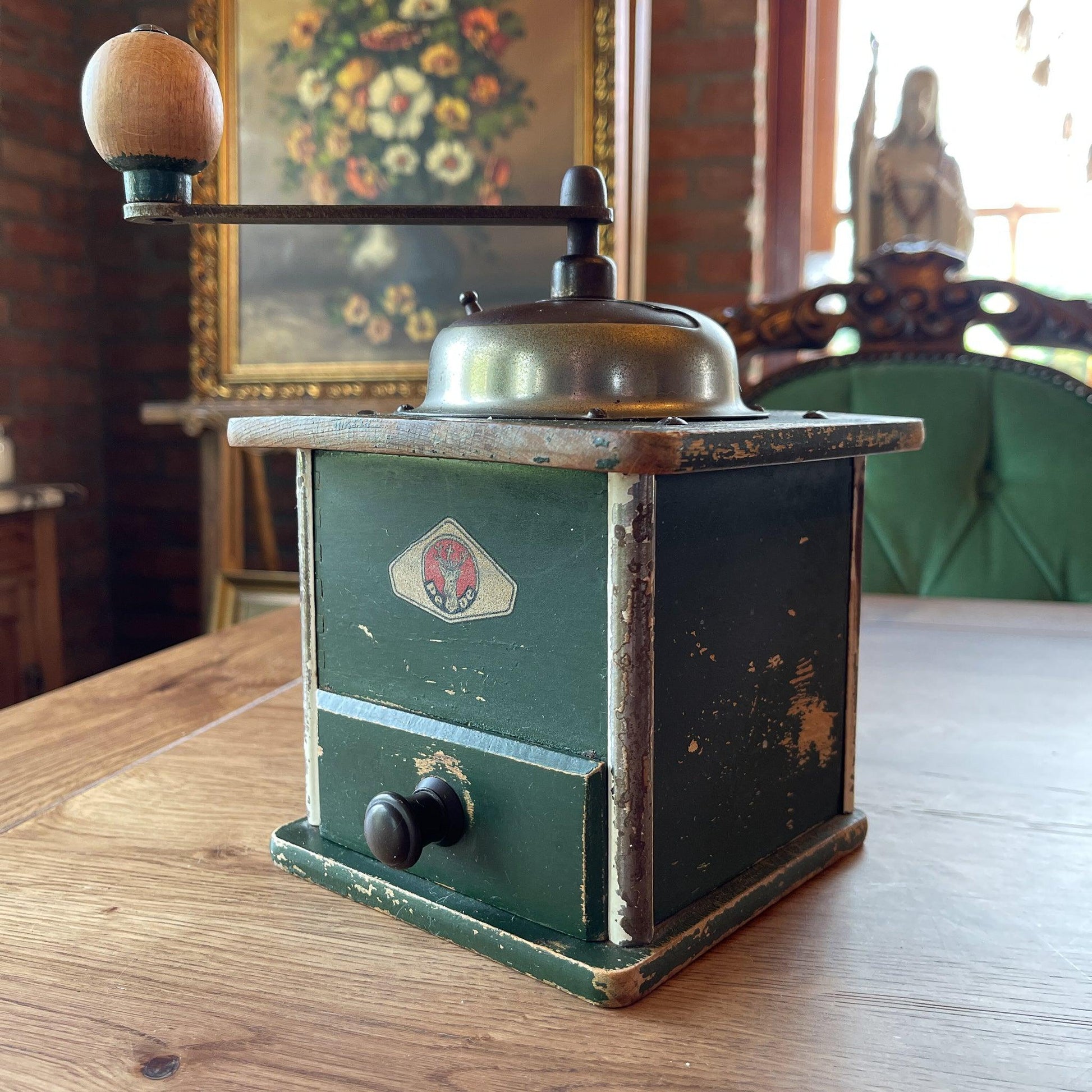 Antieke koffiemolen - Bamestra Curiosa