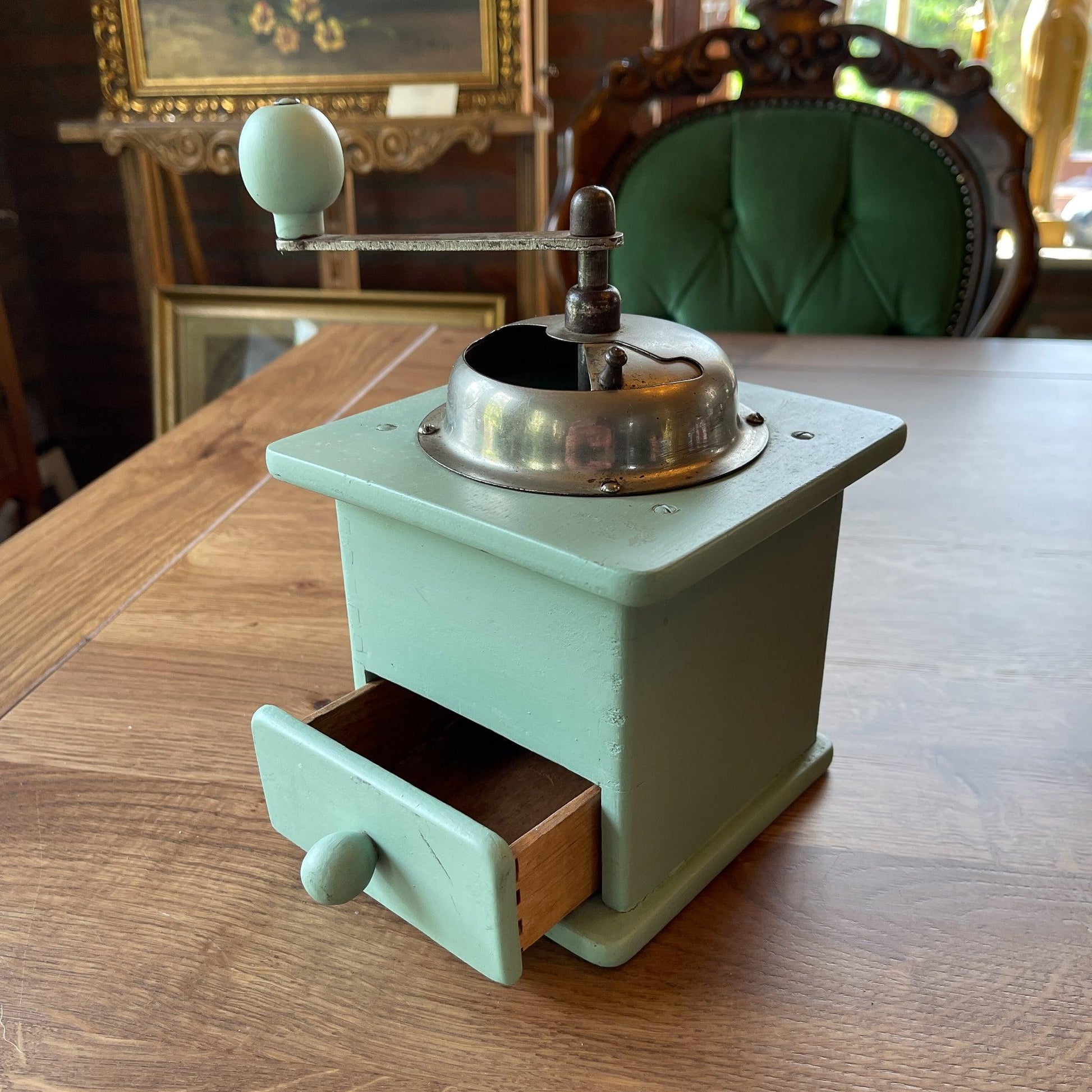 Antieke koffiemolen - Bamestra Curiosa