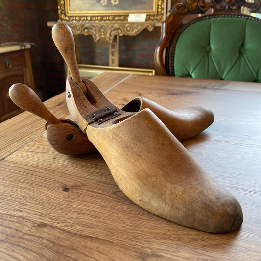 Antieke schoenspanners / mallen - Bamestra Curiosa