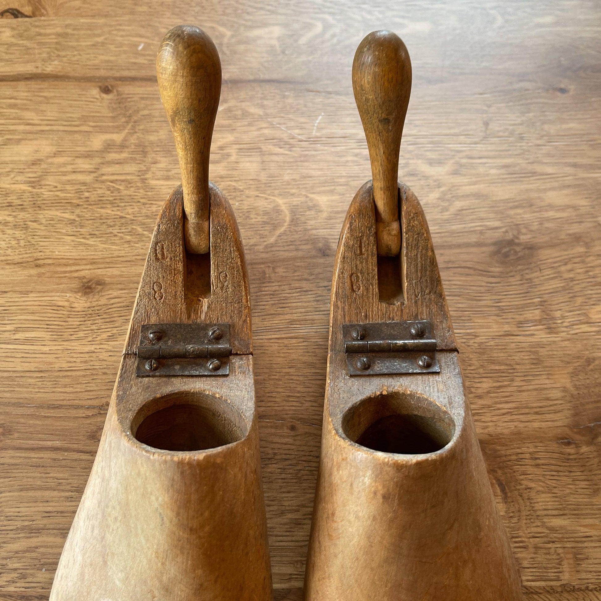 Antieke schoenspanners / mallen - Bamestra Curiosa