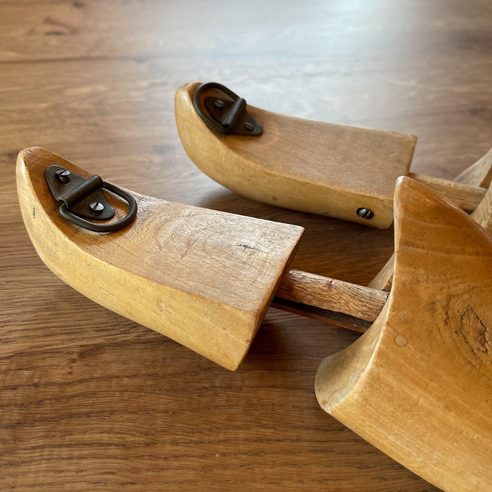 Antieke schoenspanners / mallen - Bamestra Curiosa