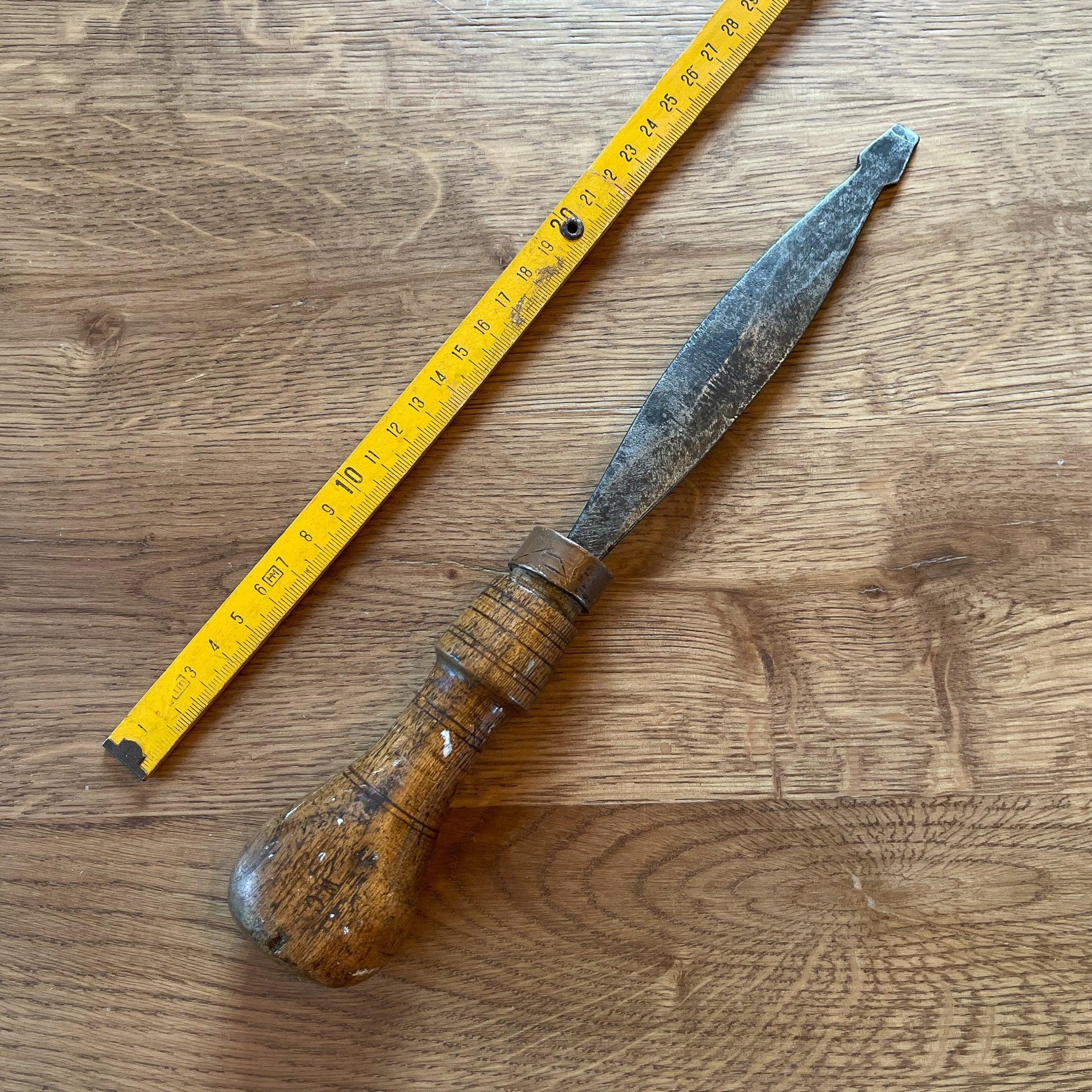 Antieke schroevendraaier - Bamestra Curiosa