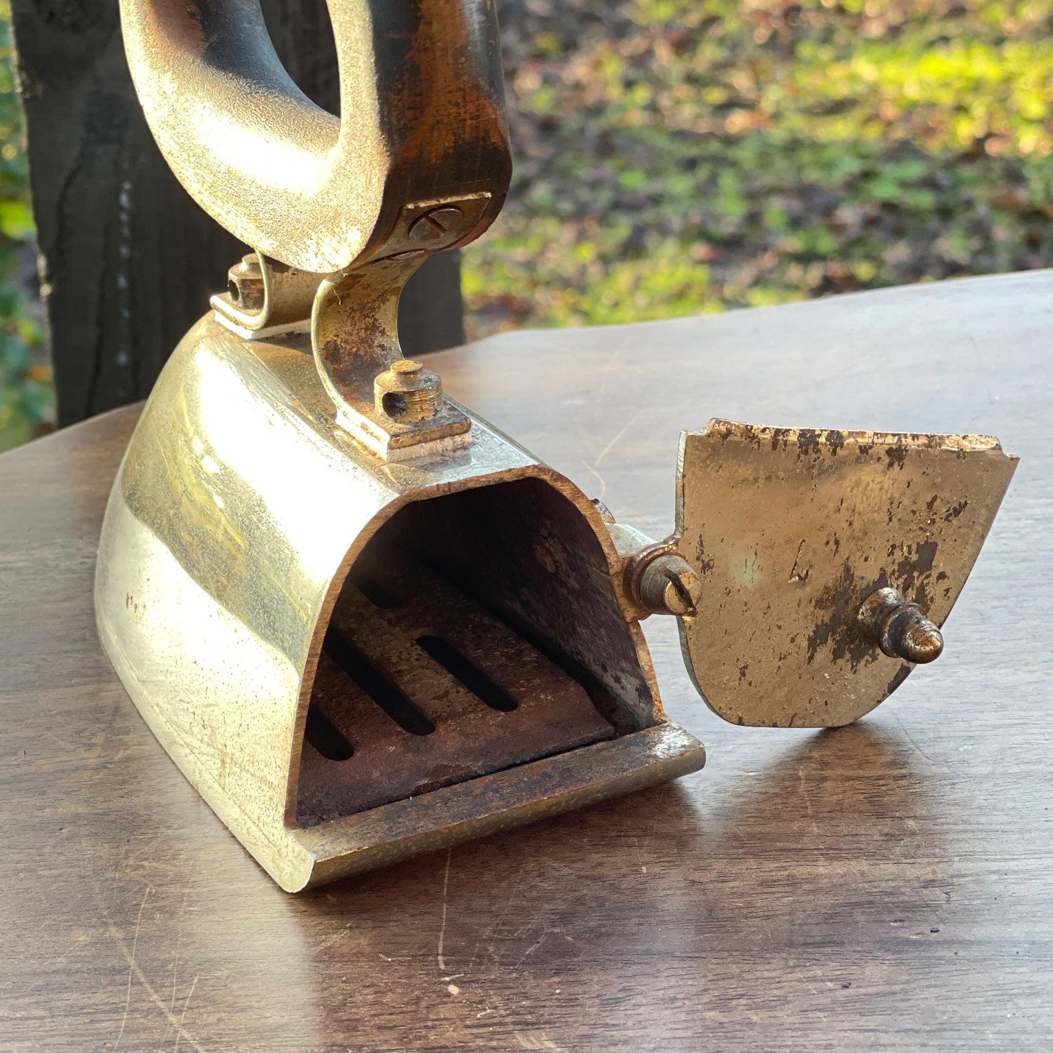 Antieke strijkijzer - Bamestra Curiosa