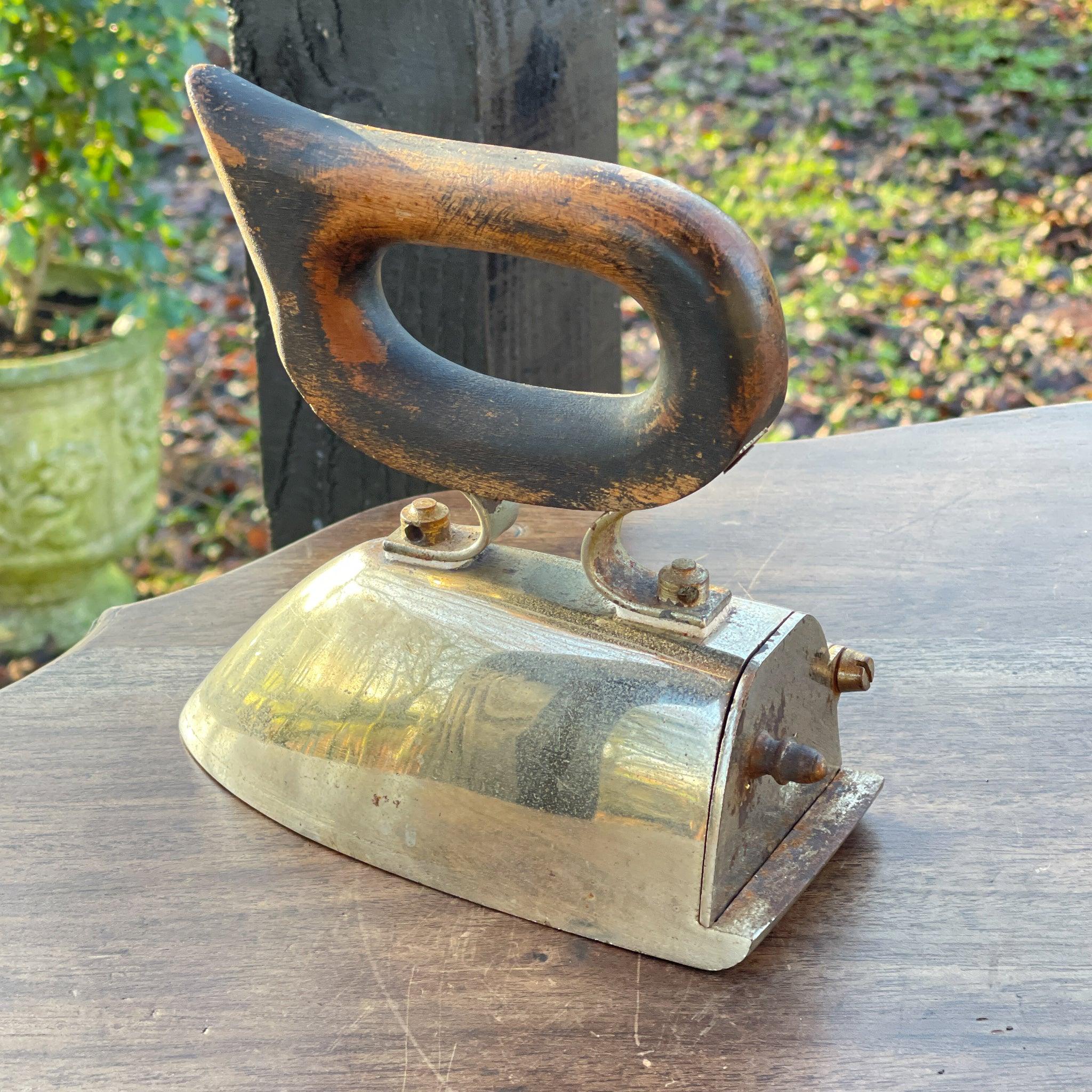 Antieke strijkijzer - Bamestra Curiosa